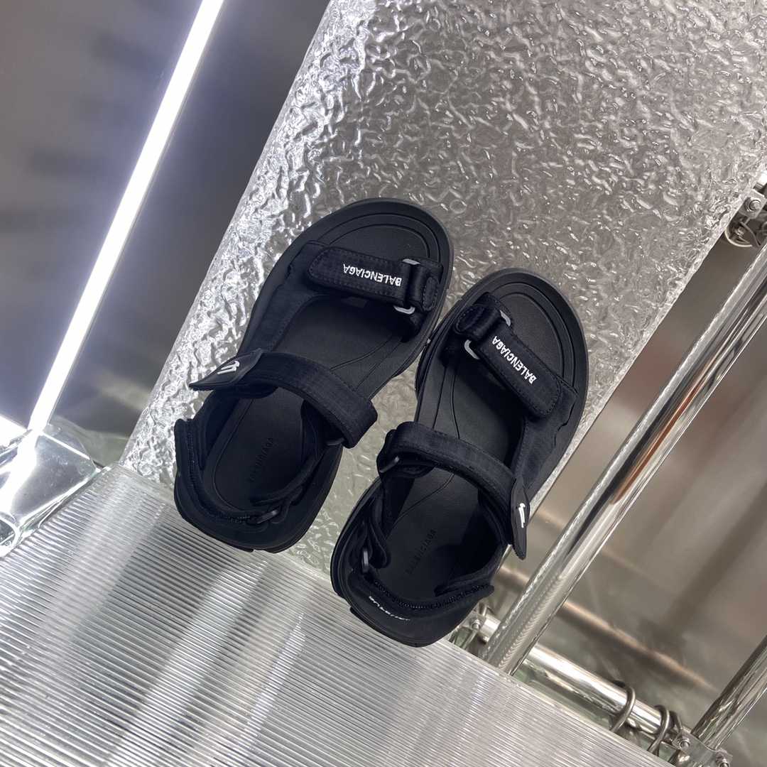 Balenciaga Tourist Sandal In Black - DesignerGu