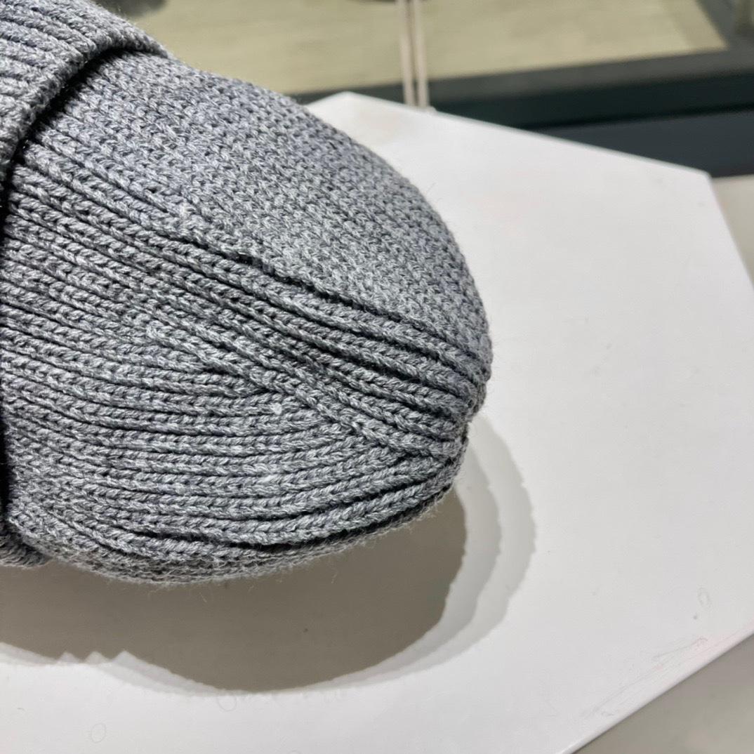 Prada Wool And Cashmere Beanie - DesignerGu