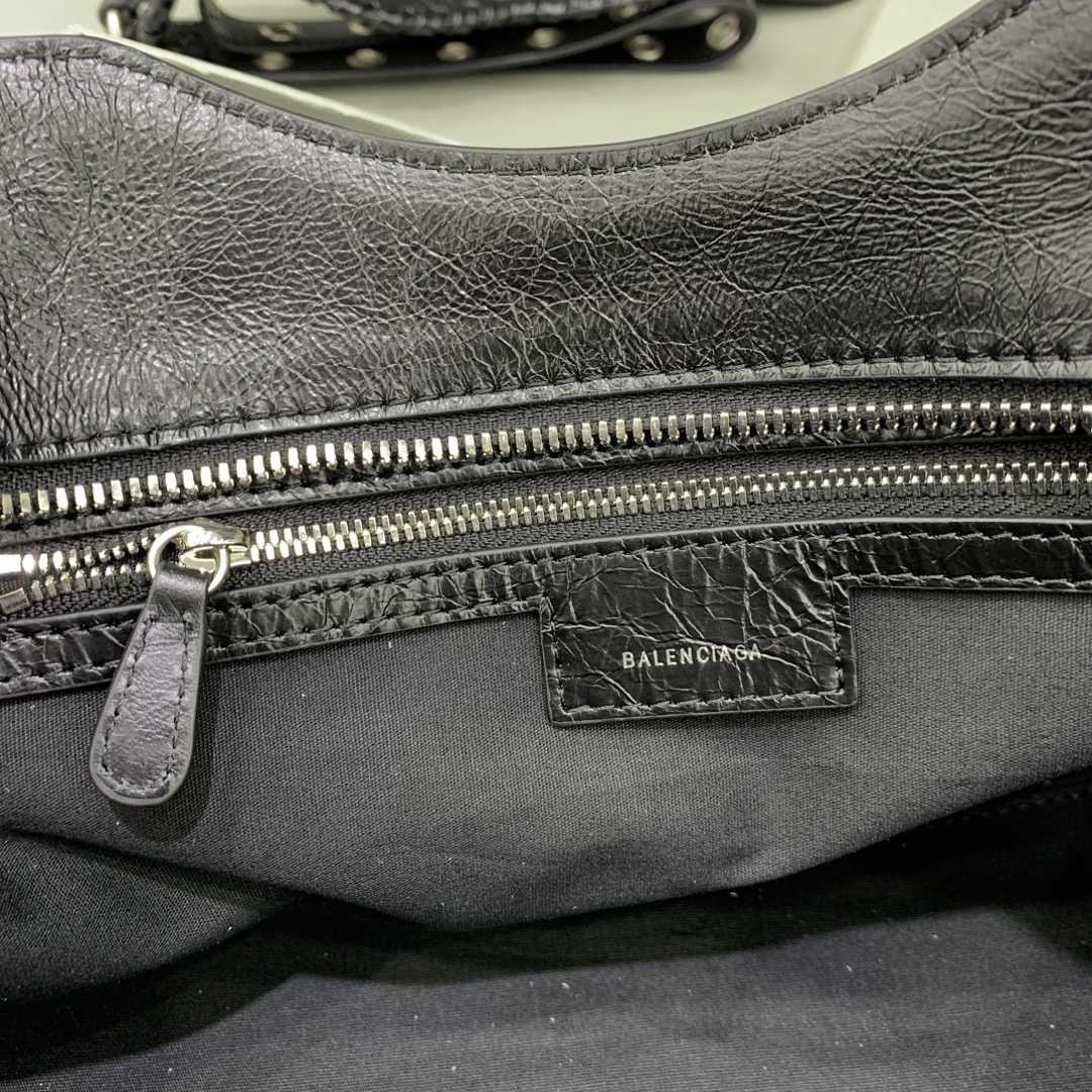 Balenciaga Neo Cagole City Handbag In Black  - DesignerGu