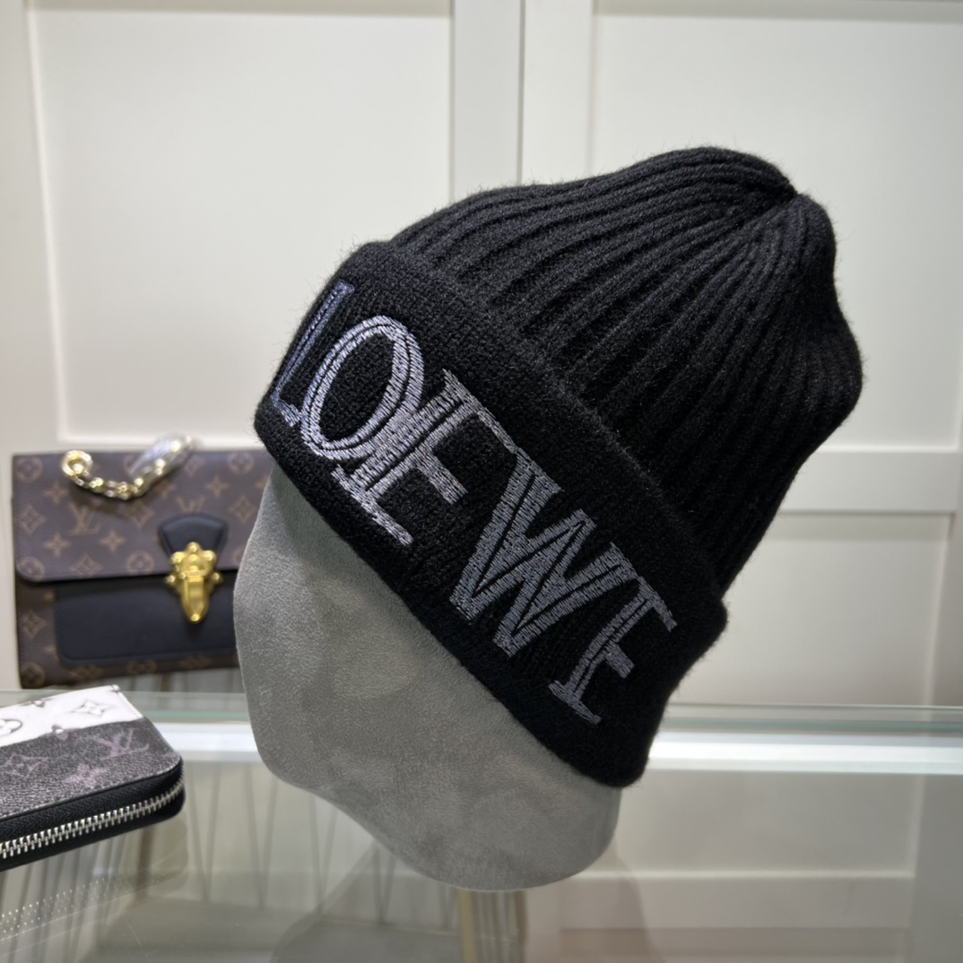 Loewe Beanie In Wool - DesignerGu