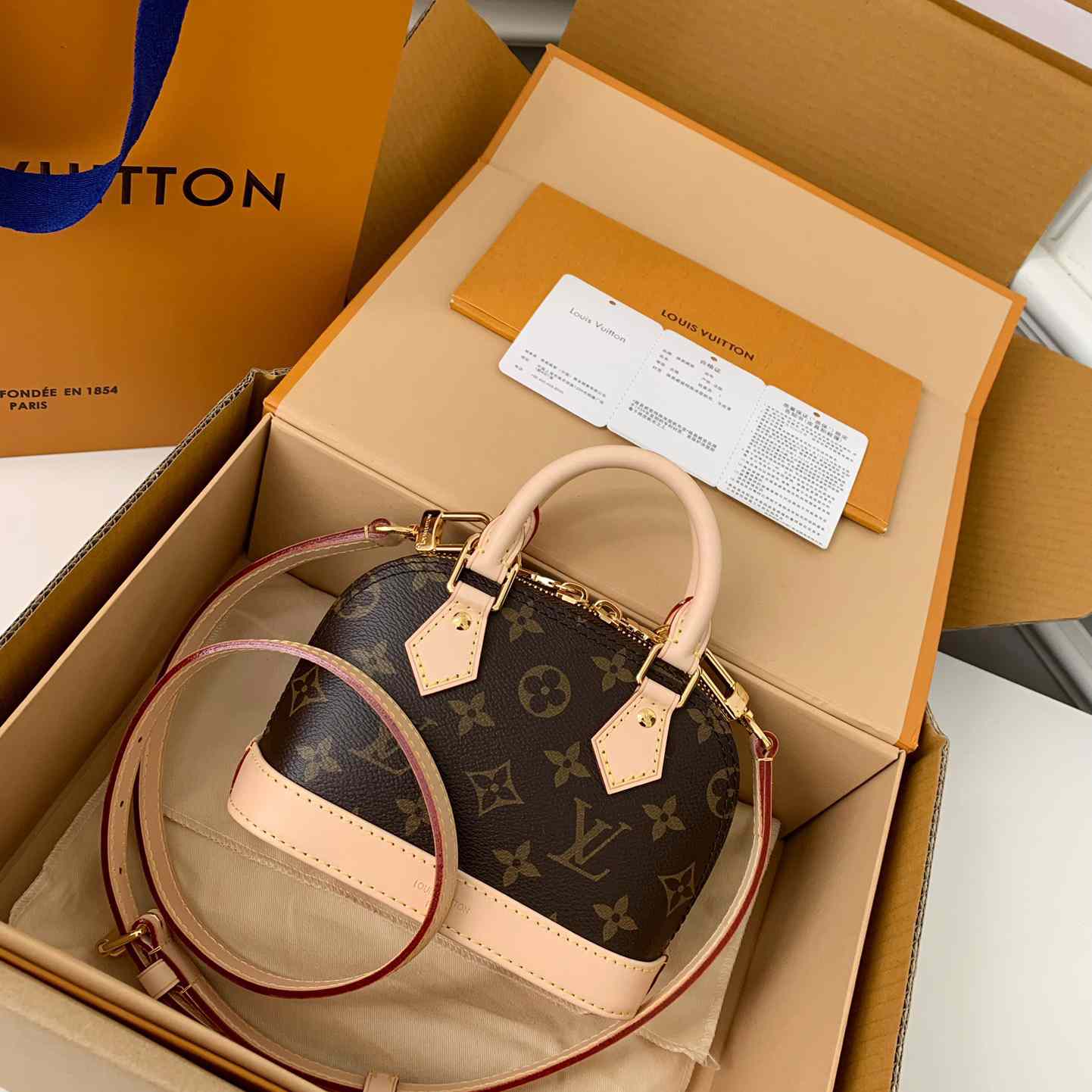 Louis Vuitton Nano Alma   M82717 - DesignerGu