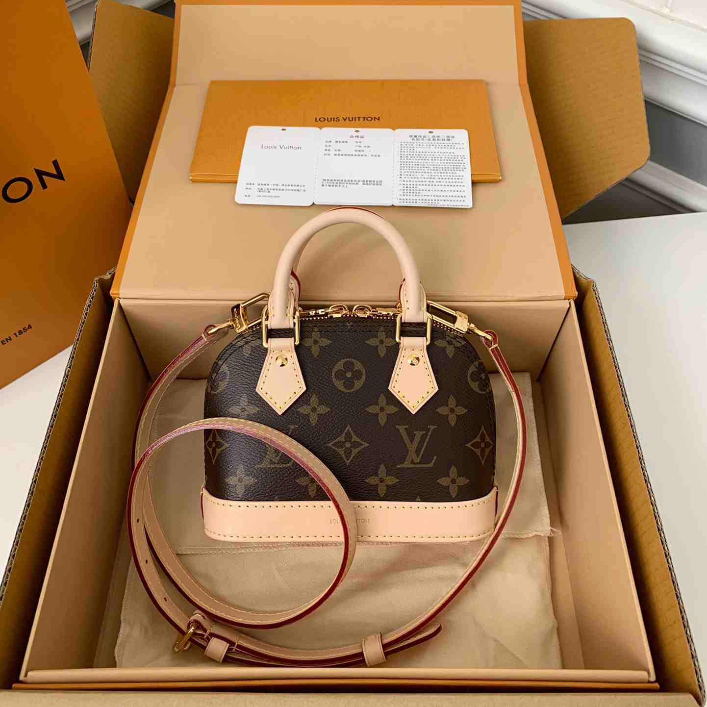 Louis Vuitton Nano Alma   M82717 - DesignerGu