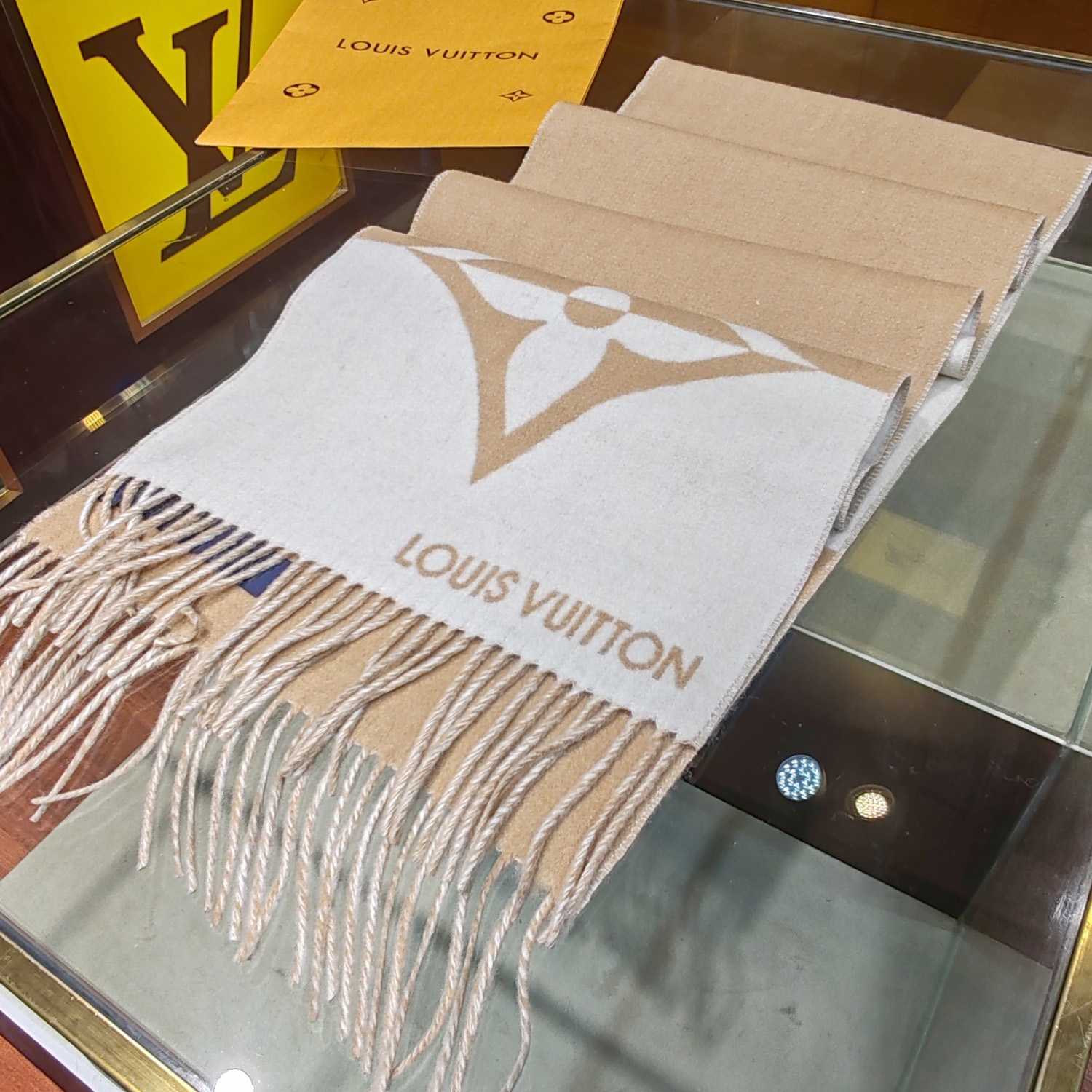 Louis Vuitton Graphic Dual Scarf - DesignerGu