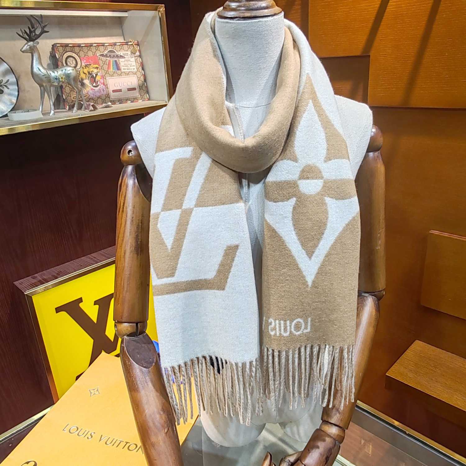 Louis Vuitton Graphic Dual Scarf - DesignerGu