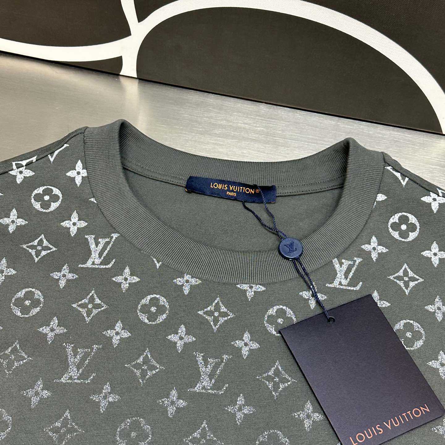 Louis Vuitton Gradient Cotton T-Shirt    1AFBAW - DesignerGu