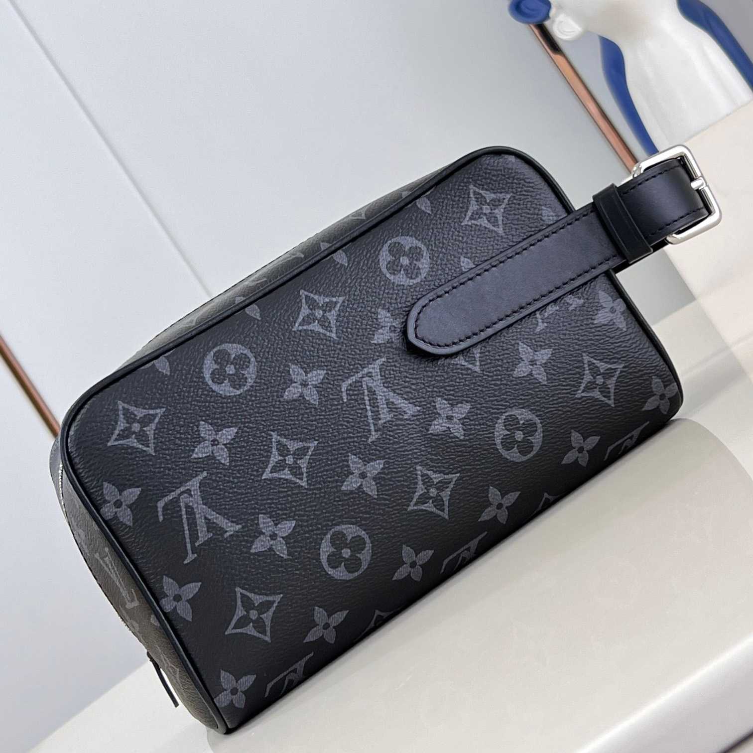 Louis Vuitton Locker Dopp Kit   M83113 - DesignerGu