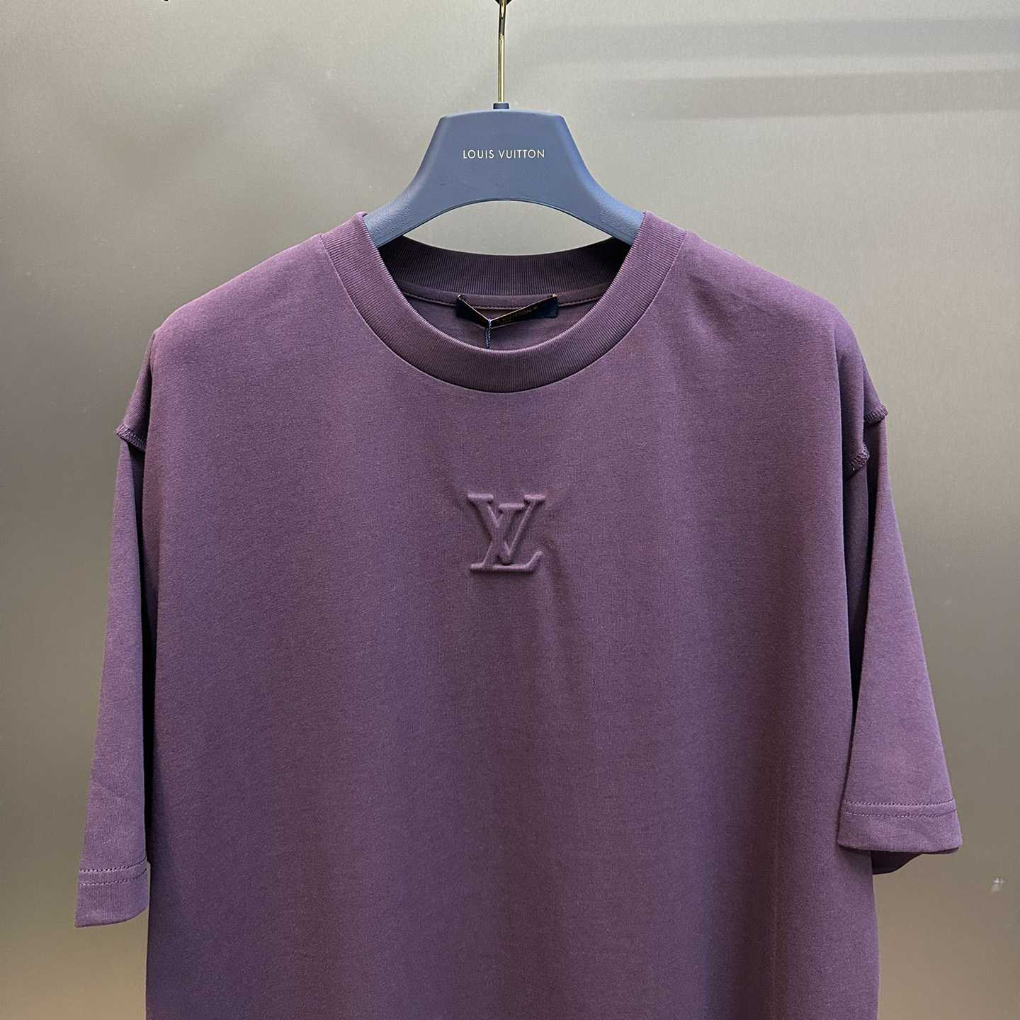 Louis Vuitton Embossed Lv Cotton T-Shirt    1AF682 - DesignerGu