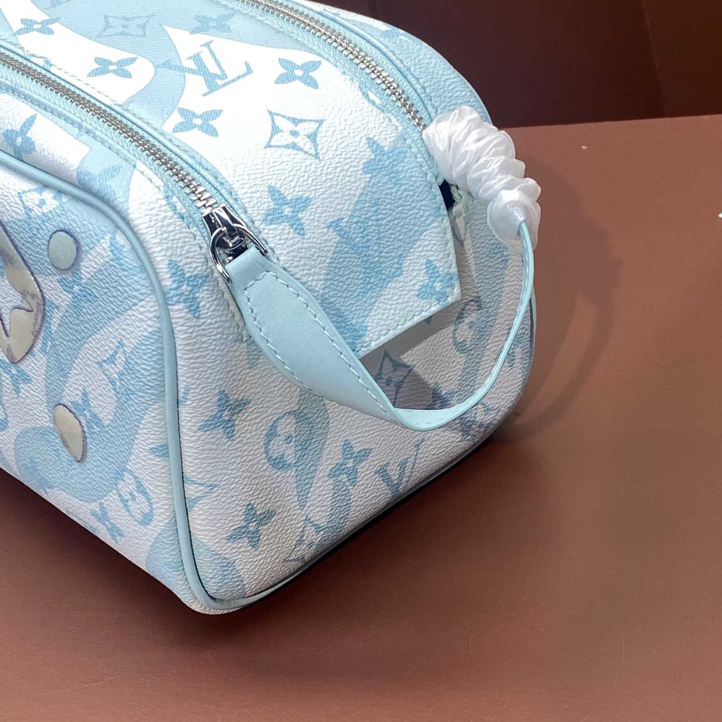 Louis Vuitton Dopp Kit    M82337 - DesignerGu