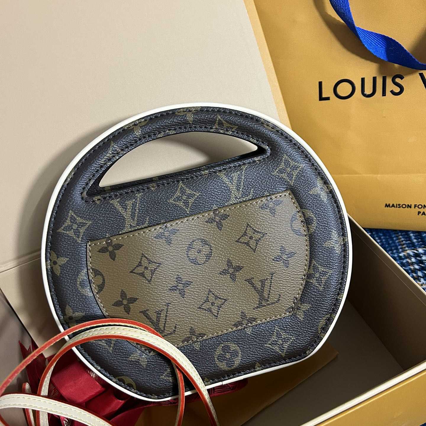 Louis Vuitton Around Me PM    M47117 - DesignerGu