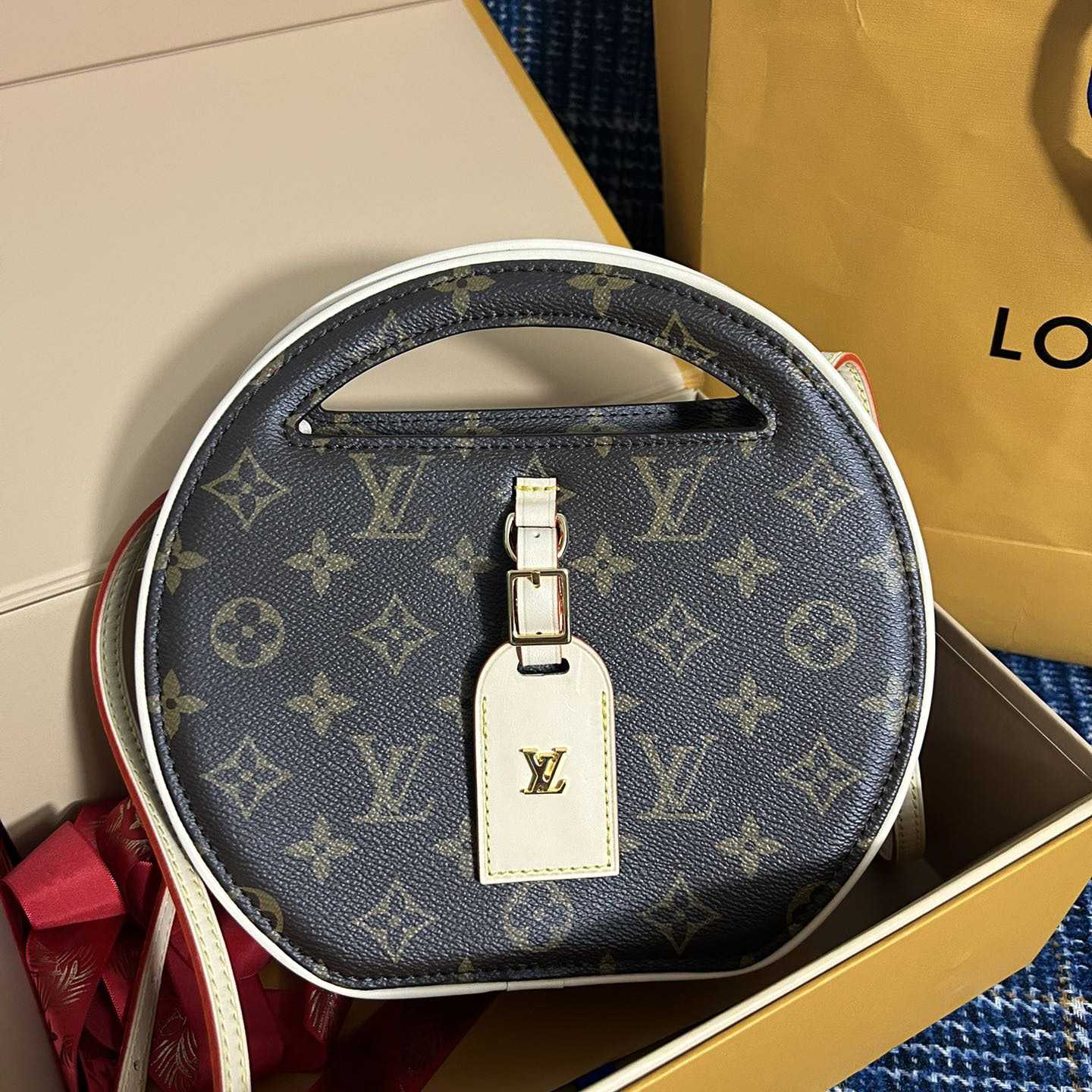 Louis Vuitton Around Me PM    M47117 - DesignerGu