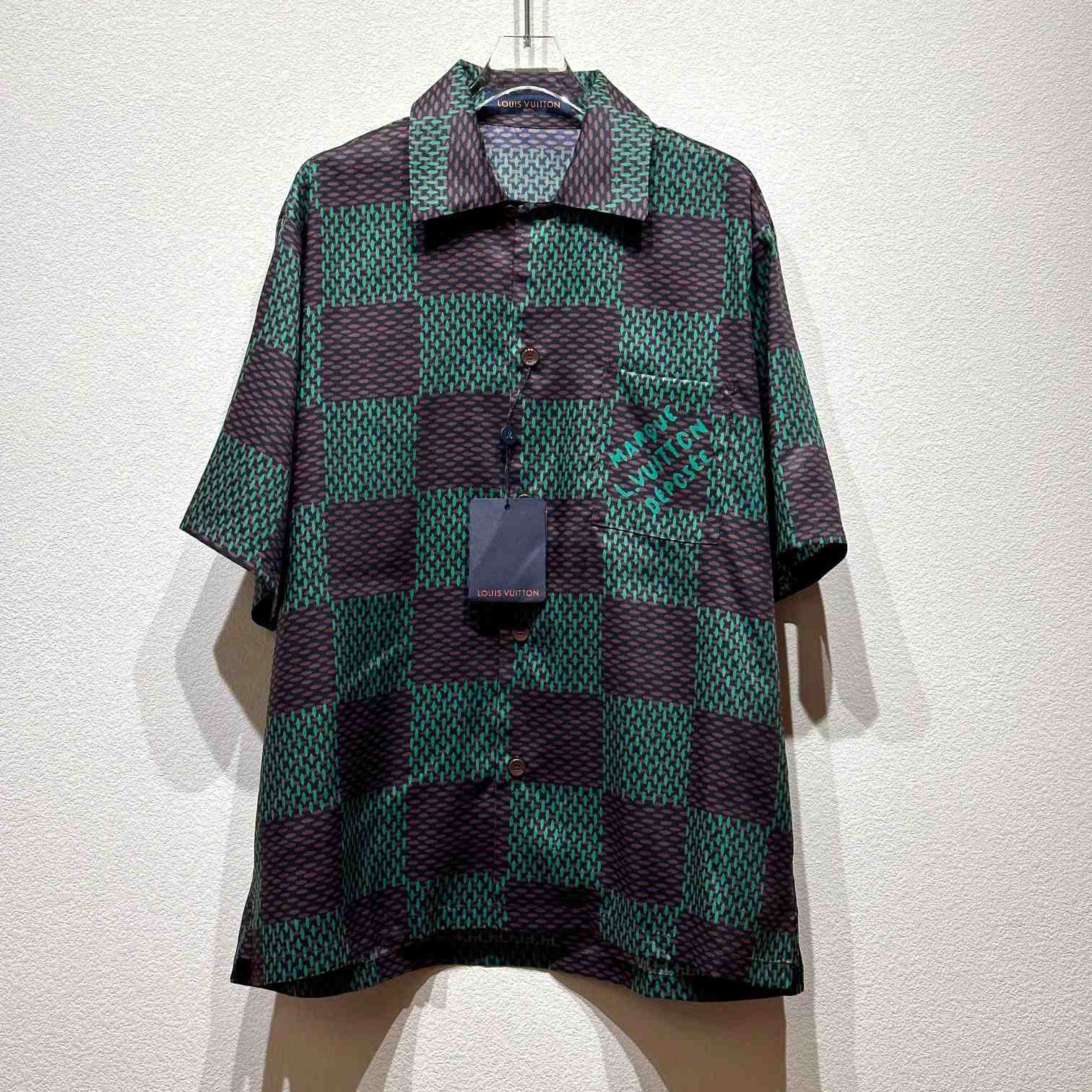 Louis Vuitton Open Collar Short-Sleeved Silk Shirt    1AFJAQ - DesignerGu