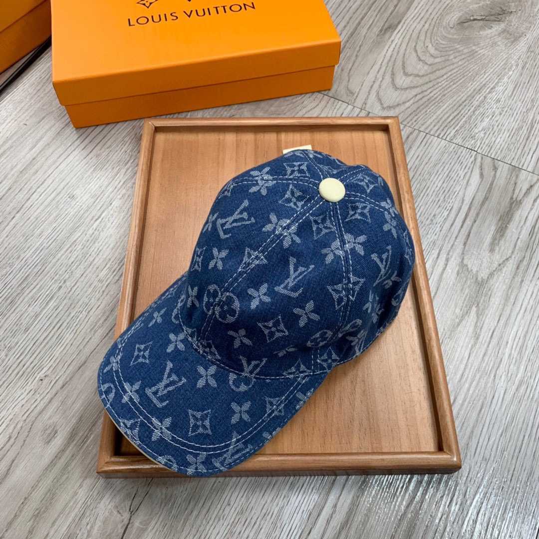 Louis Vuitton Monogram Cap - DesignerGu