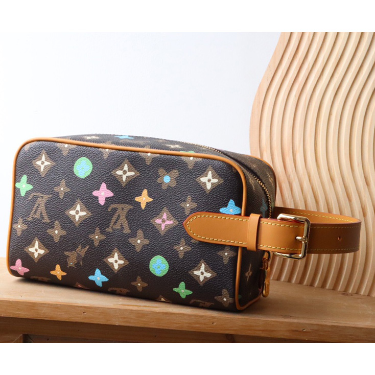 Louis Vuitton Locker Dopp Kit    M47069 - DesignerGu