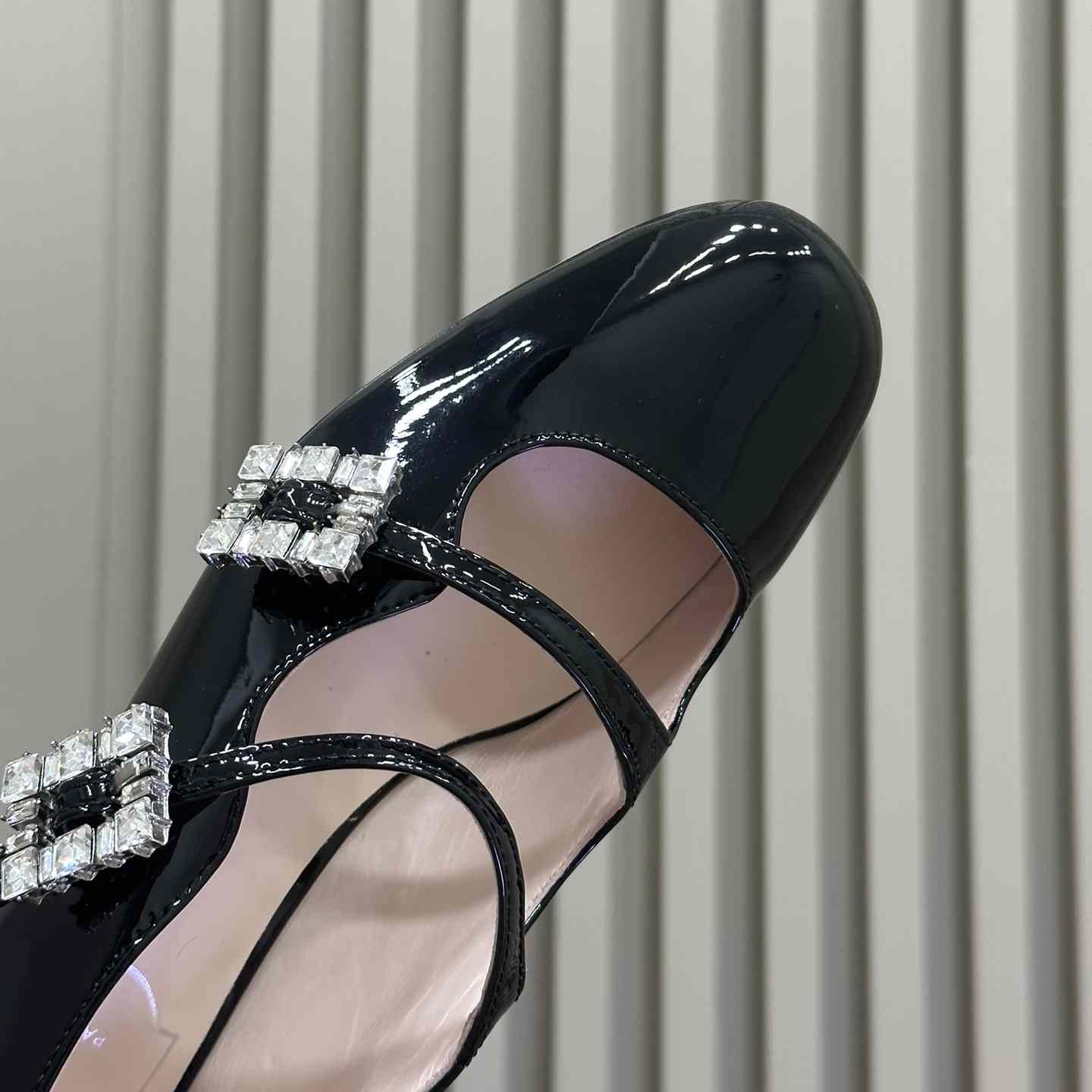 Roger Vivier Trés Vivier Strass Buckle Mini Babies Ballerinas in Patent Leather - DesignerGu