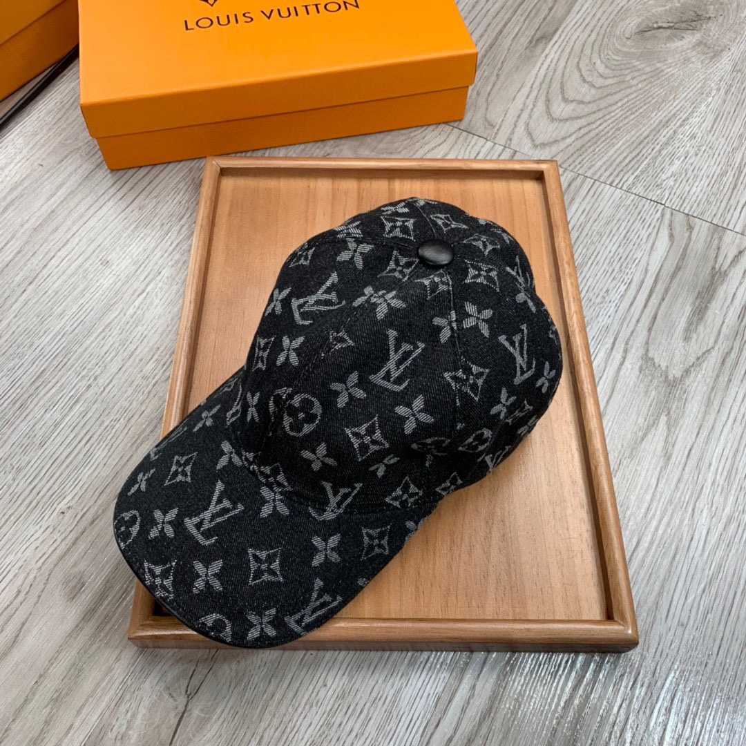 Louis Vuitton Monogram Cap - DesignerGu