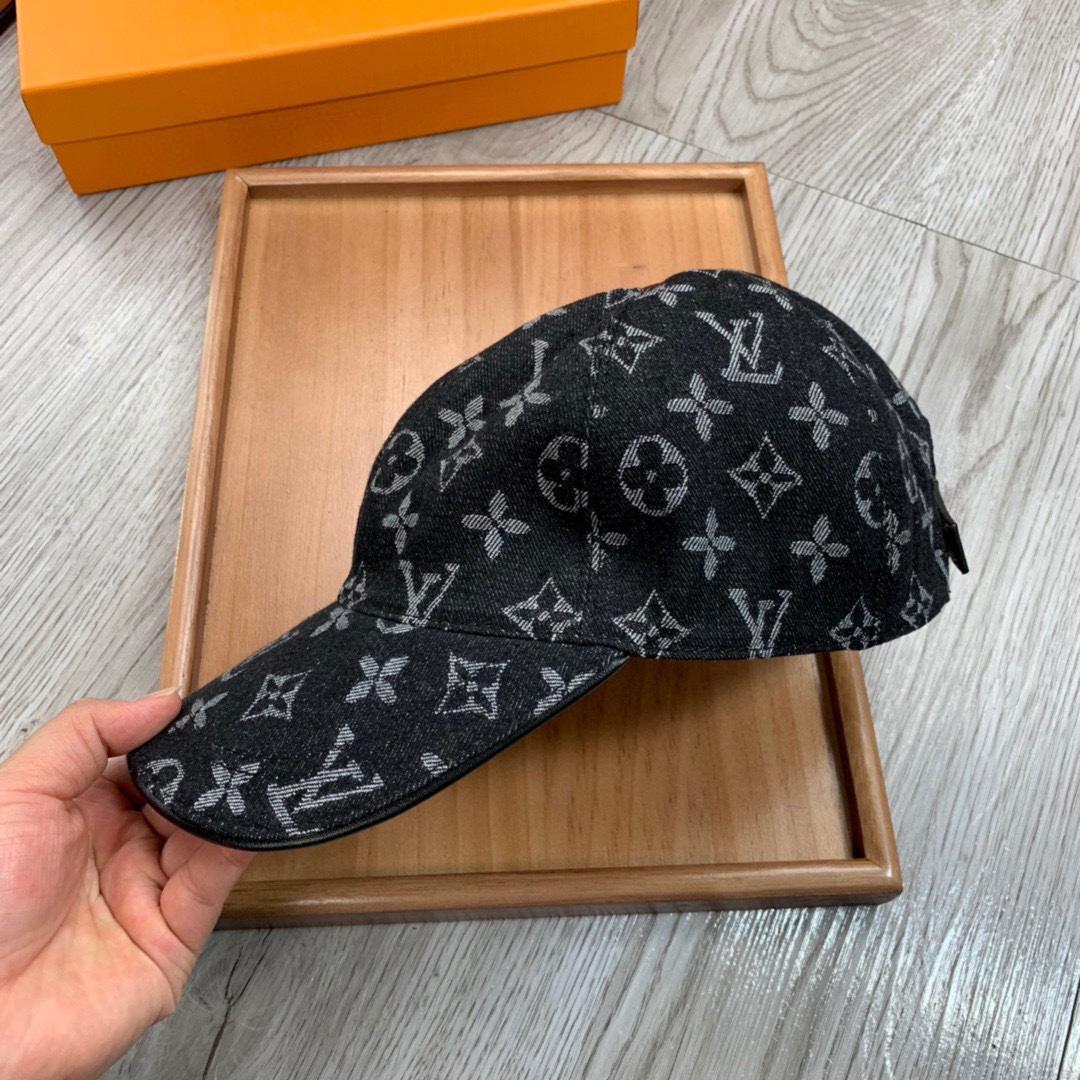 Louis Vuitton Monogram Cap - DesignerGu