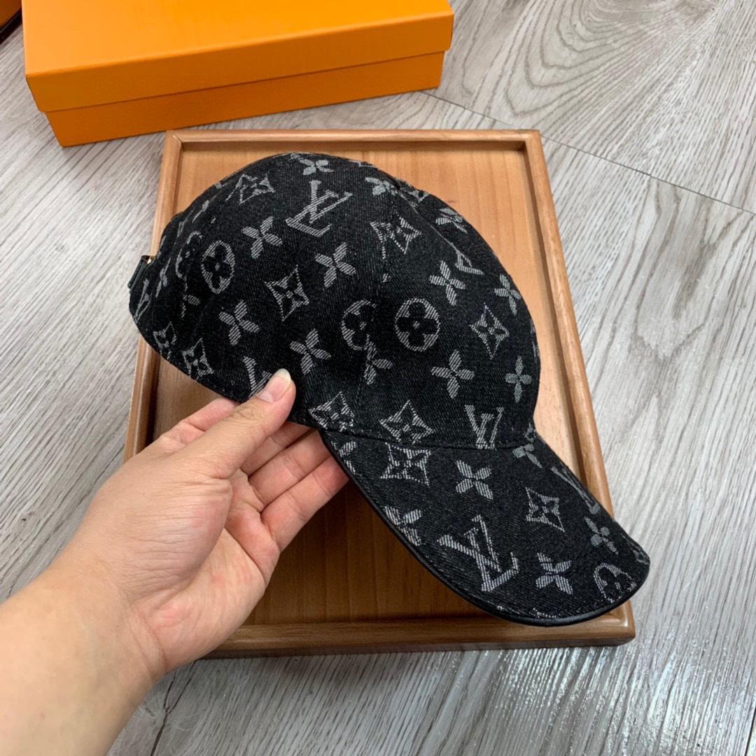 Louis Vuitton Monogram Cap - DesignerGu