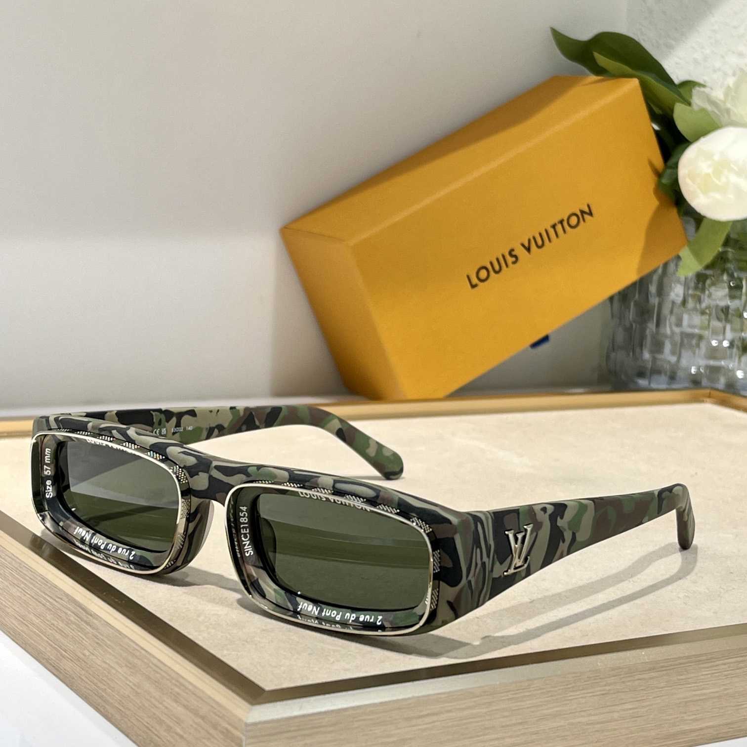 Louis Vuitton LV Super Vision Low Square Sunglasses     Z2397W - DesignerGu