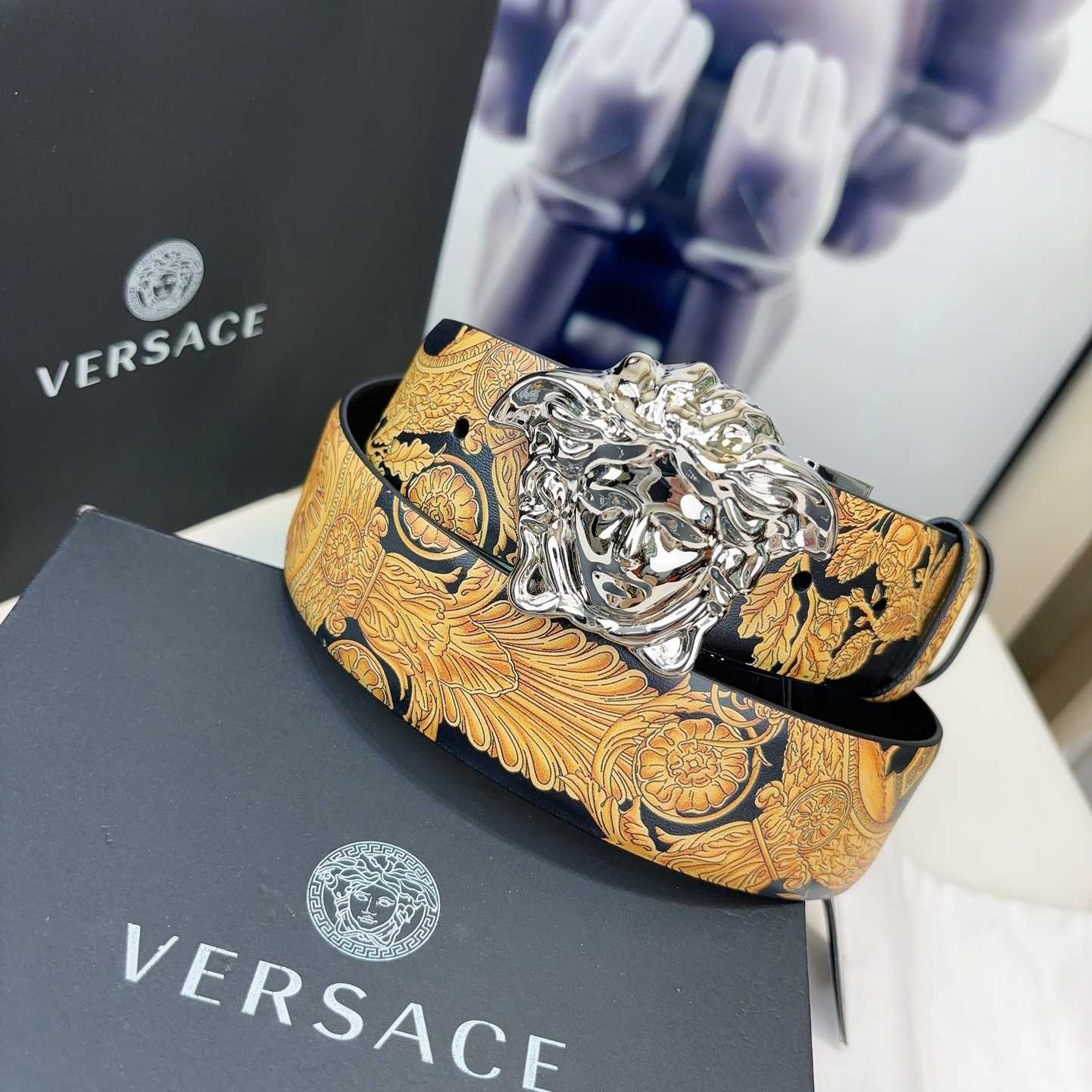 Versace Barocco Reversible Leather Belt    40mm - DesignerGu