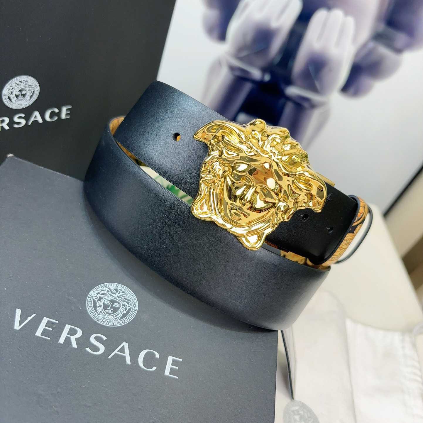 Versace Barocco Reversible Leather Belt    40mm - DesignerGu