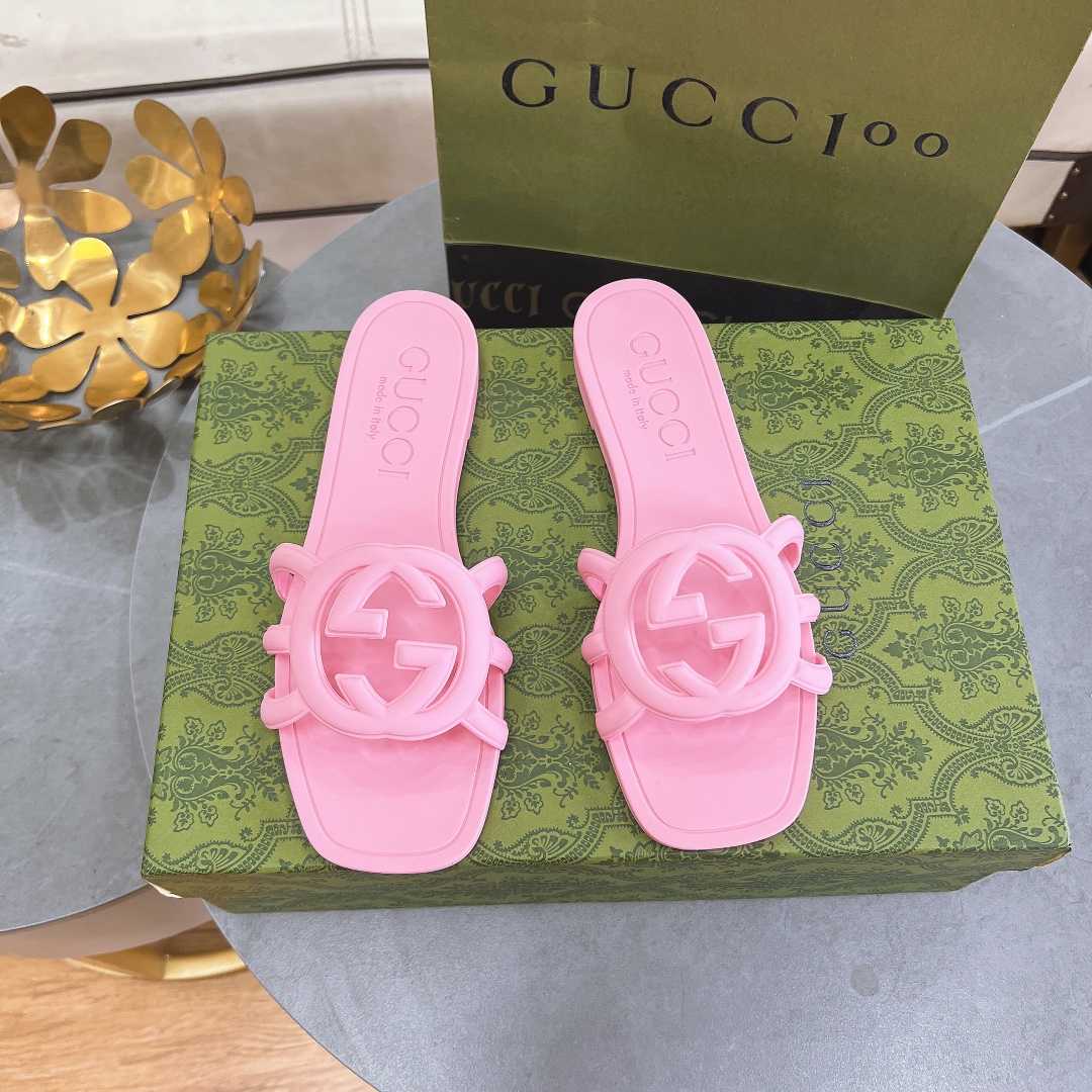 Gucci Women's Interlocking G Slide Sandal - DesignerGu