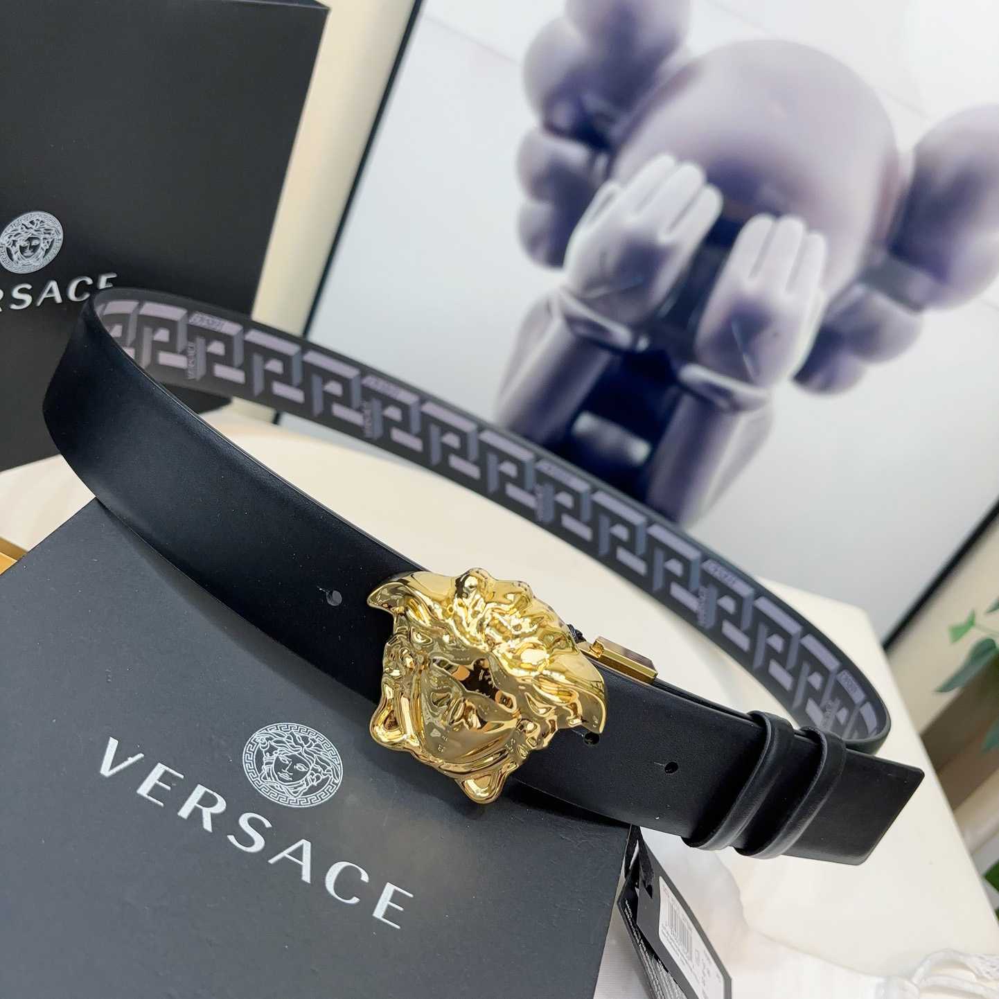 Versace Reversible Leather Belt    40mm - DesignerGu