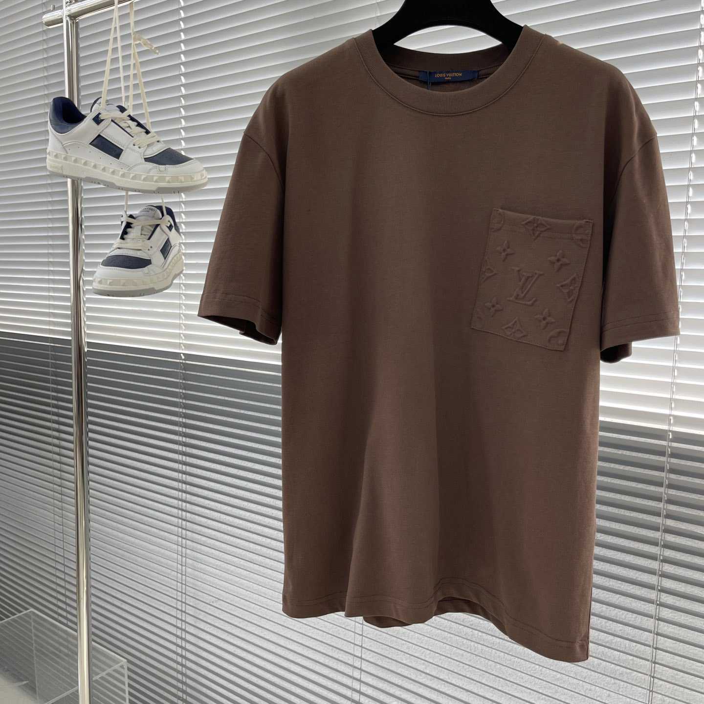 Louis Vuitton Signature Pocket T-Shirt   1AFPT7 - DesignerGu