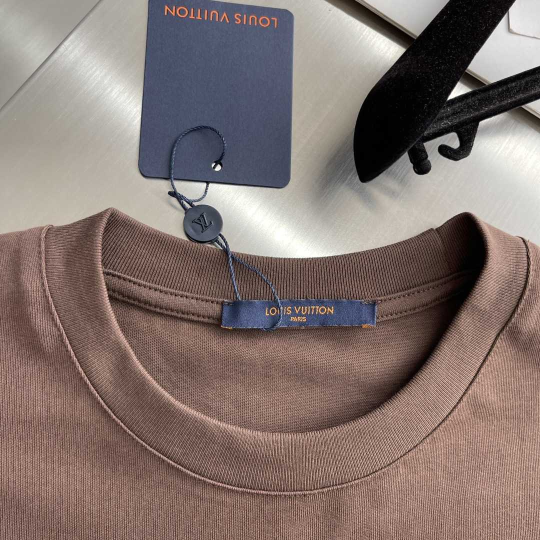 Louis Vuitton Signature Pocket T-Shirt   1AFPT7 - DesignerGu