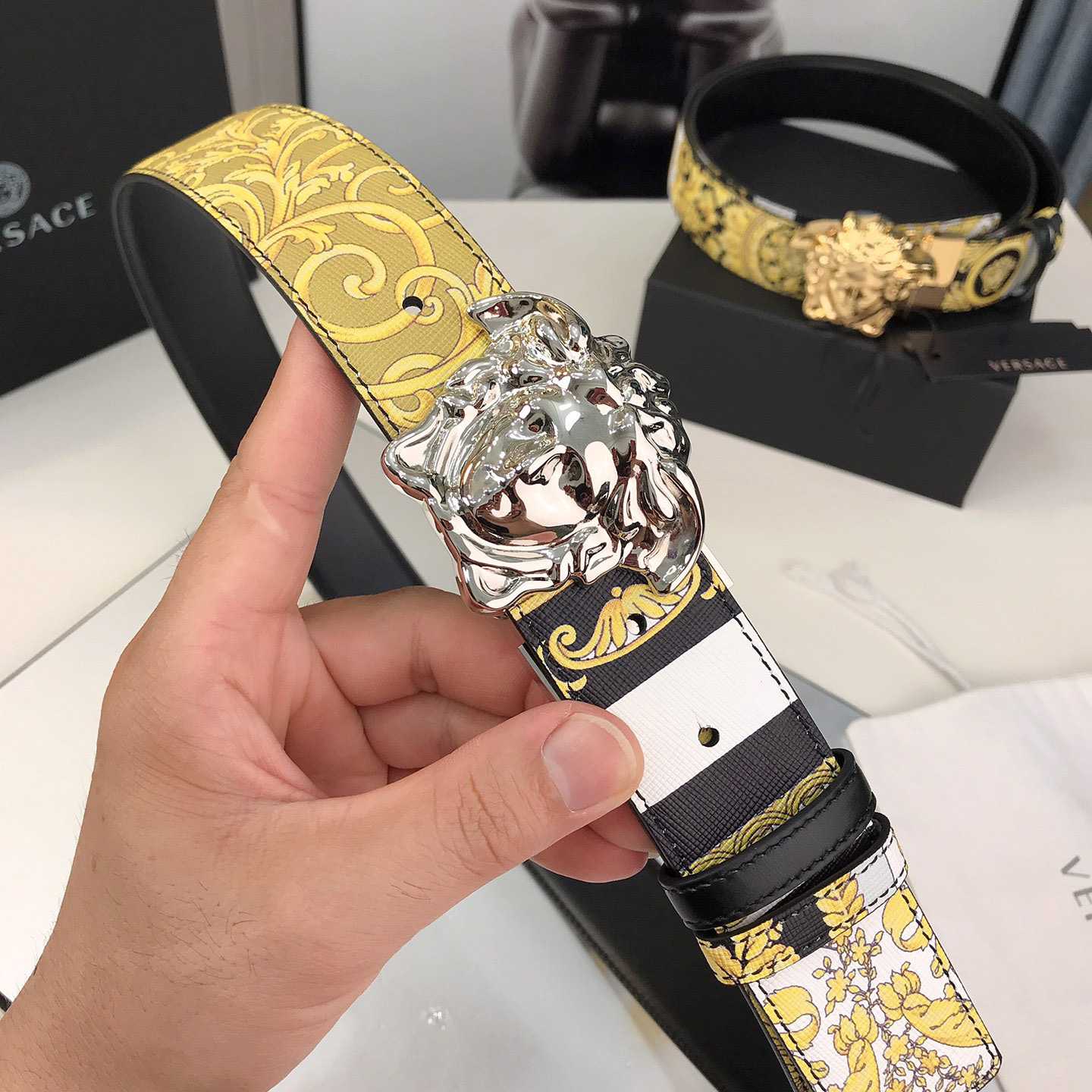 Versace Barocco Reversible LeatherBelt    40mm - DesignerGu