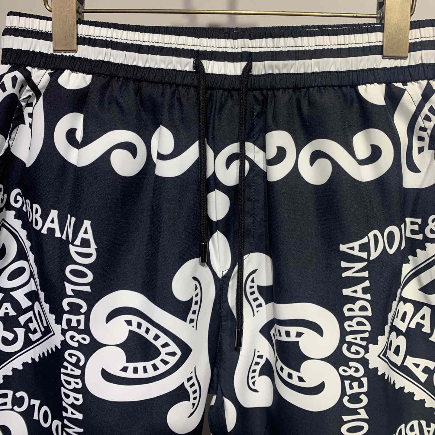 Dolce & Gabbana Marina Print Silk Shorts - DesignerGu