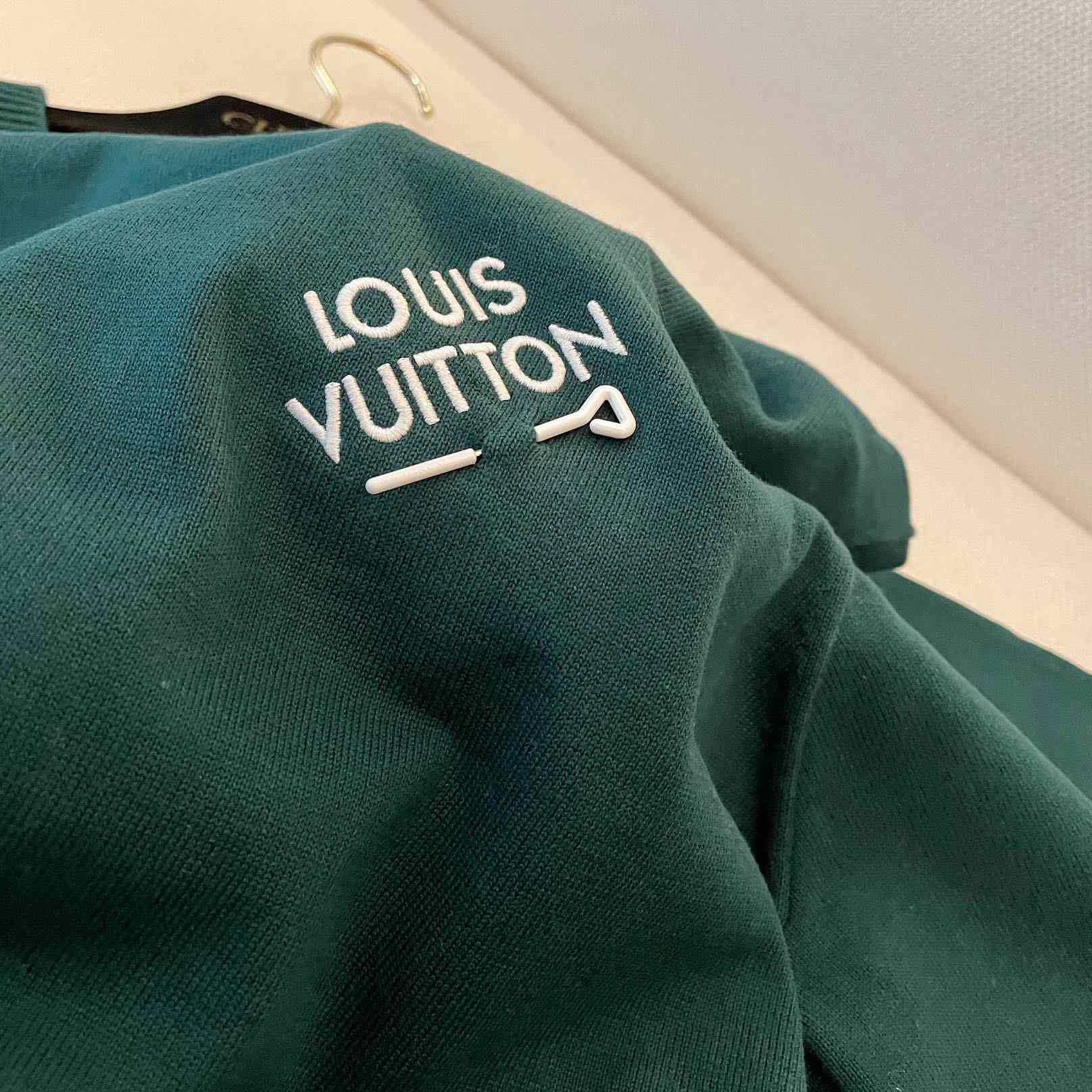 Louis Vuitton Signature Short-Sleeved Cotton Crewneck   1AF674 - DesignerGu