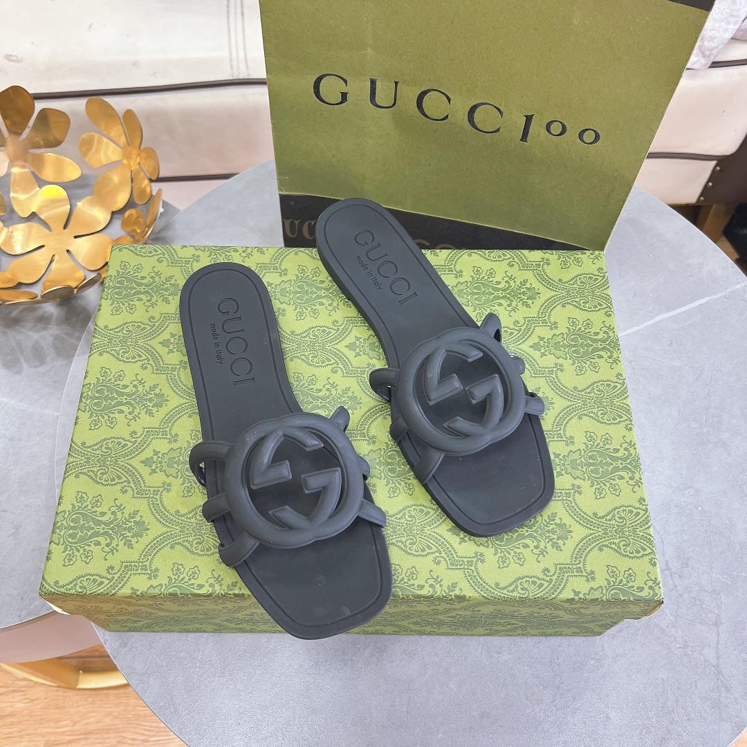 Gucci Women's Interlocking G Slide Sandal - DesignerGu