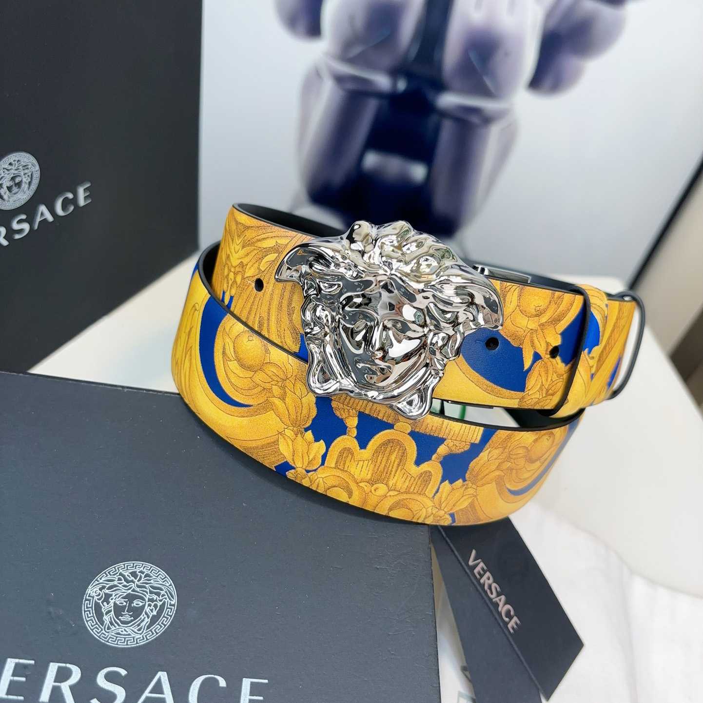 Versace Barocco Reversible Leather Belt    40mm - DesignerGu