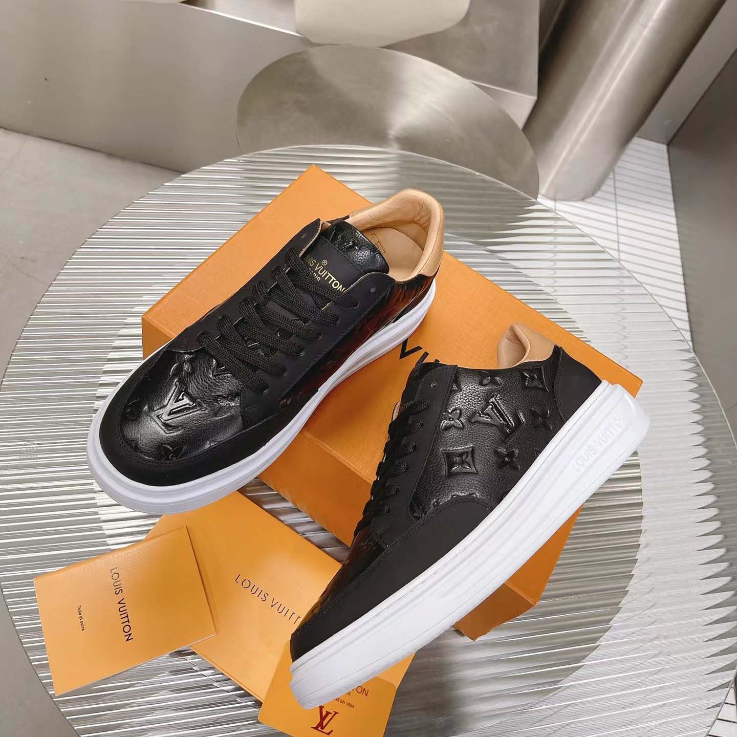 Louis Vuitton Beverly Hills Sneaker    1A8V45 - DesignerGu