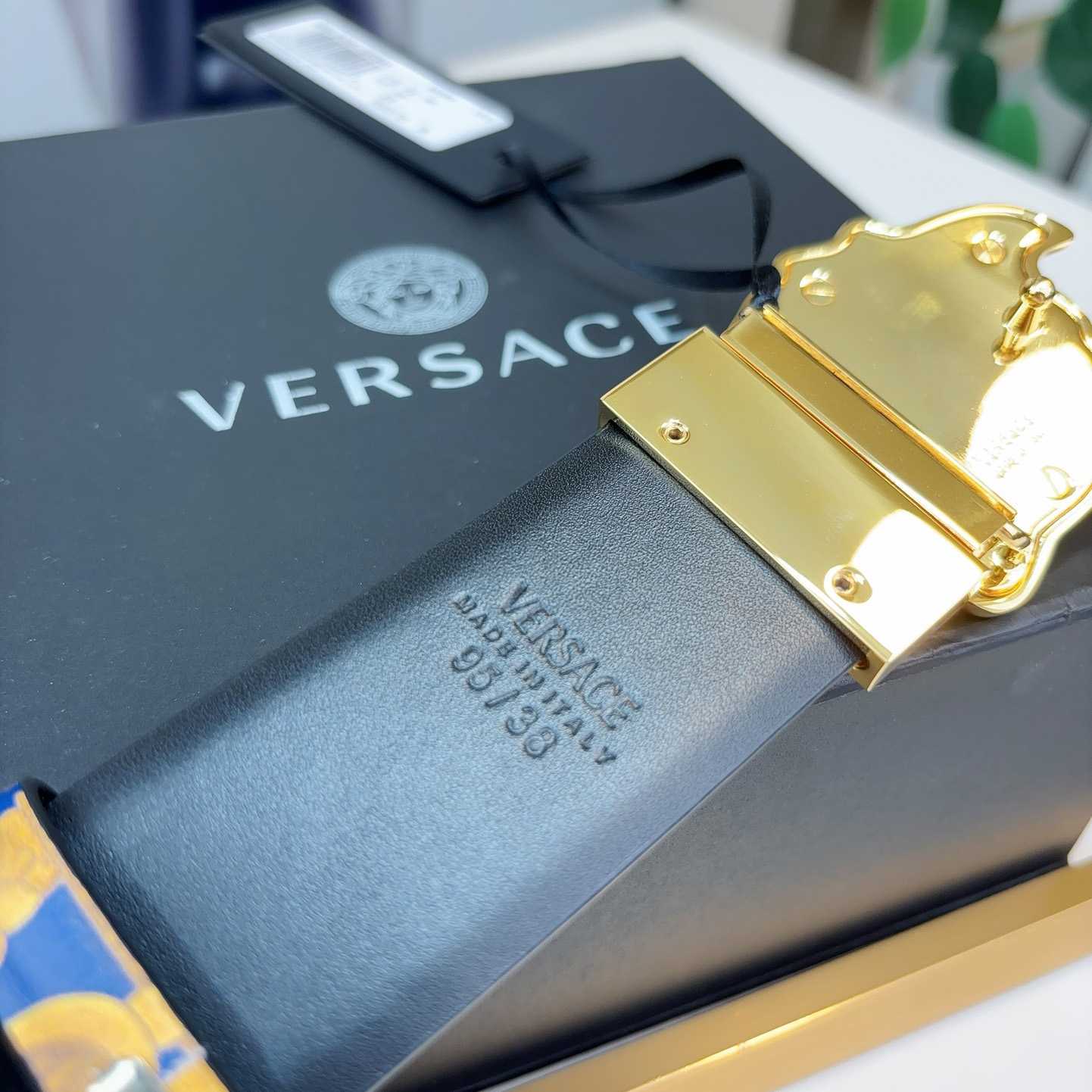 Versace Barocco Reversible Leather Belt    40mm - DesignerGu