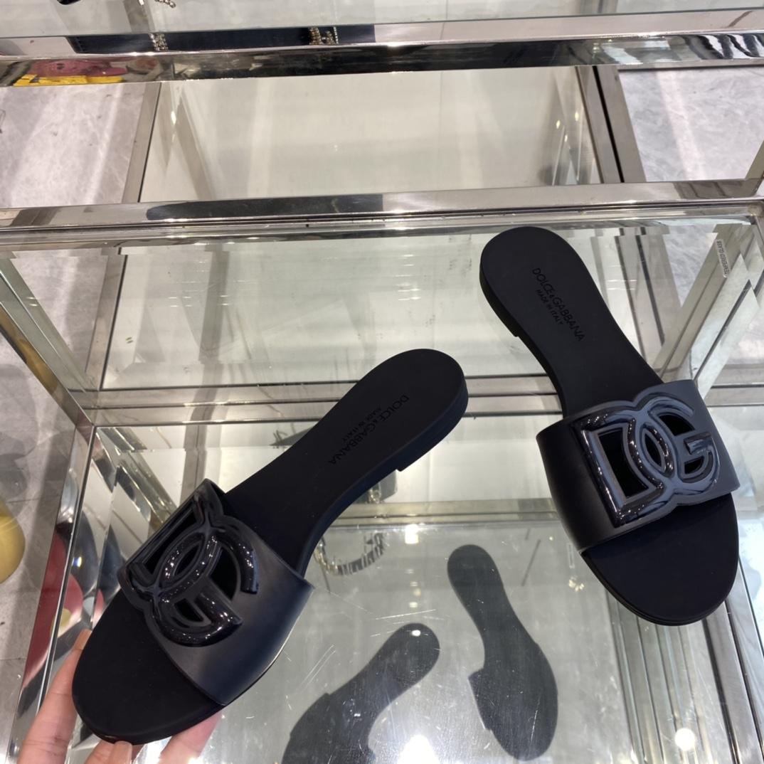 Dolce & Gabbana Rubber Beachwear Sliders - DesignerGu