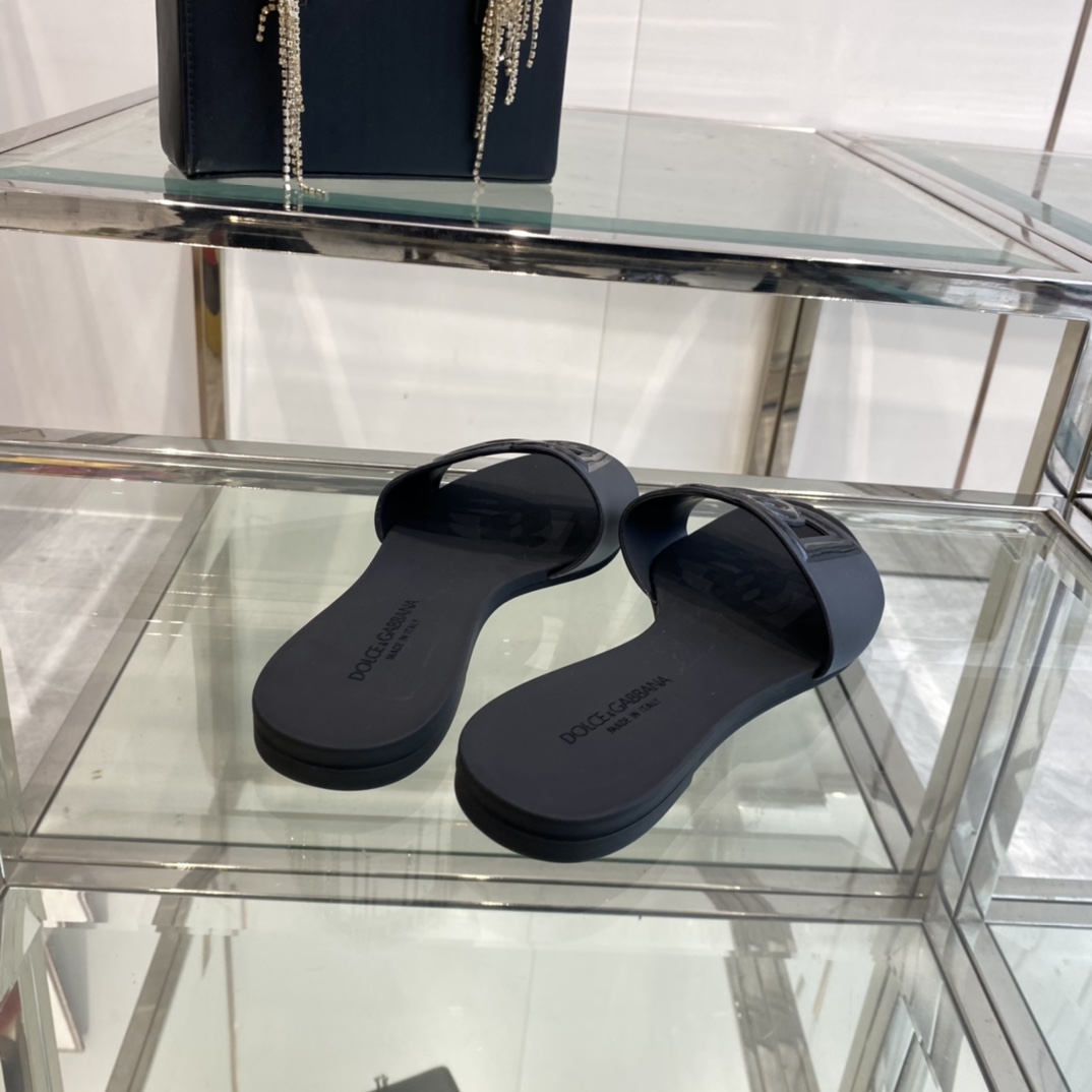 Dolce & Gabbana Rubber Beachwear Sliders - DesignerGu