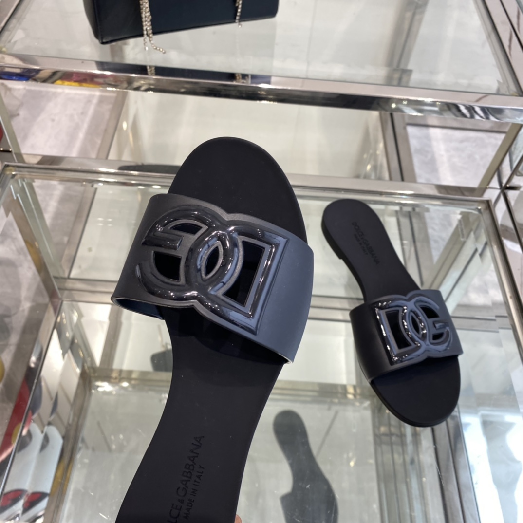 Dolce & Gabbana Rubber Beachwear Sliders - DesignerGu