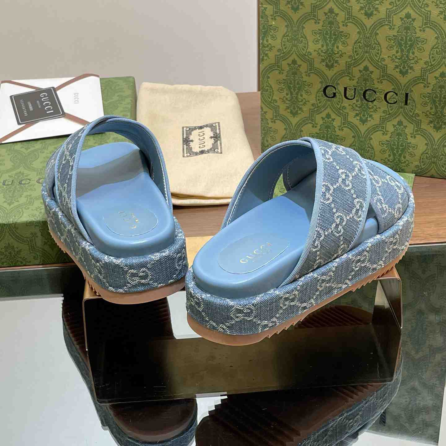 Gucci Women's GG Platform Slide Sandal - DesignerGu