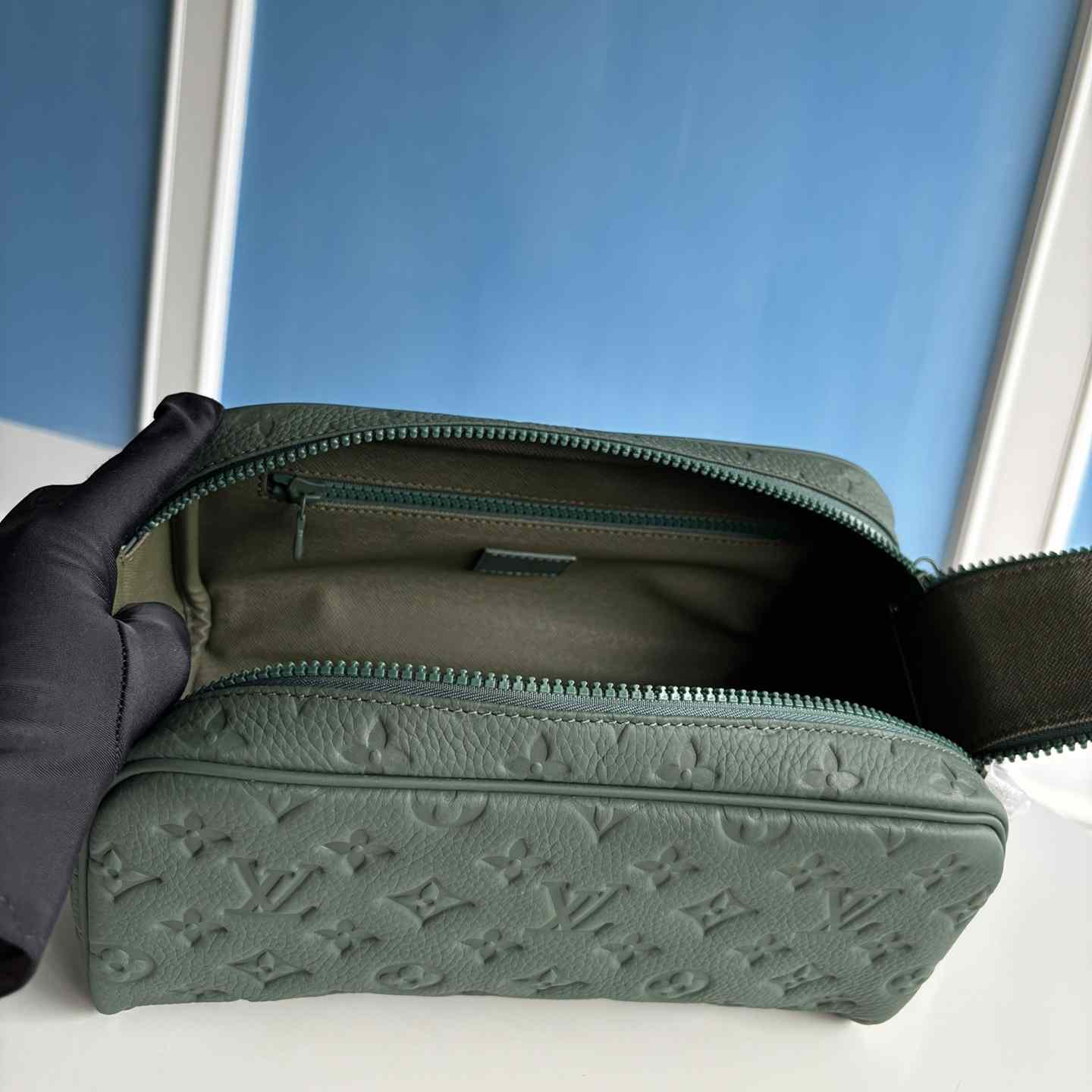 Louis Vuitton Dopp Kit    M24442 - DesignerGu