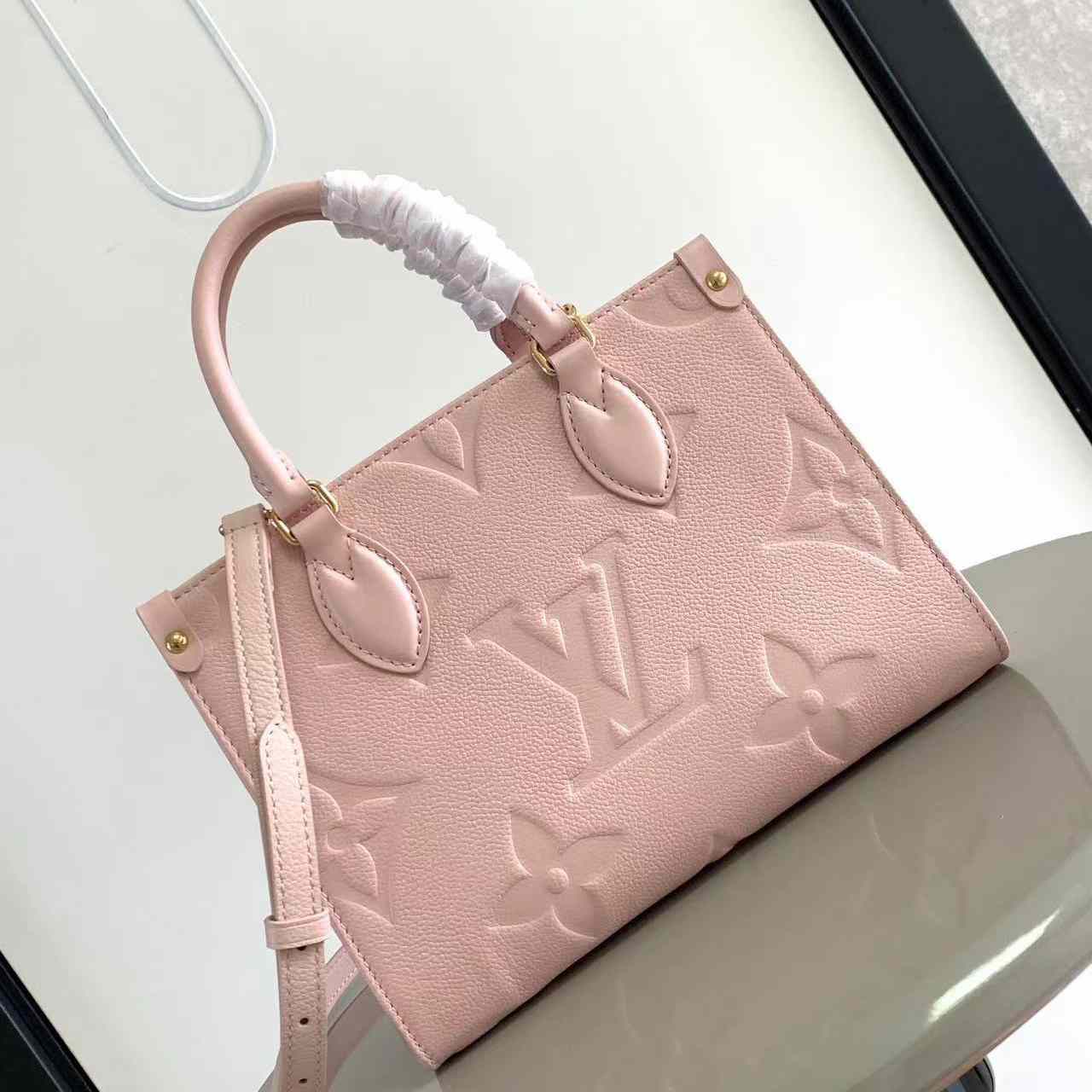 Louis Vuitton OnTheGo PM   M47135 - DesignerGu