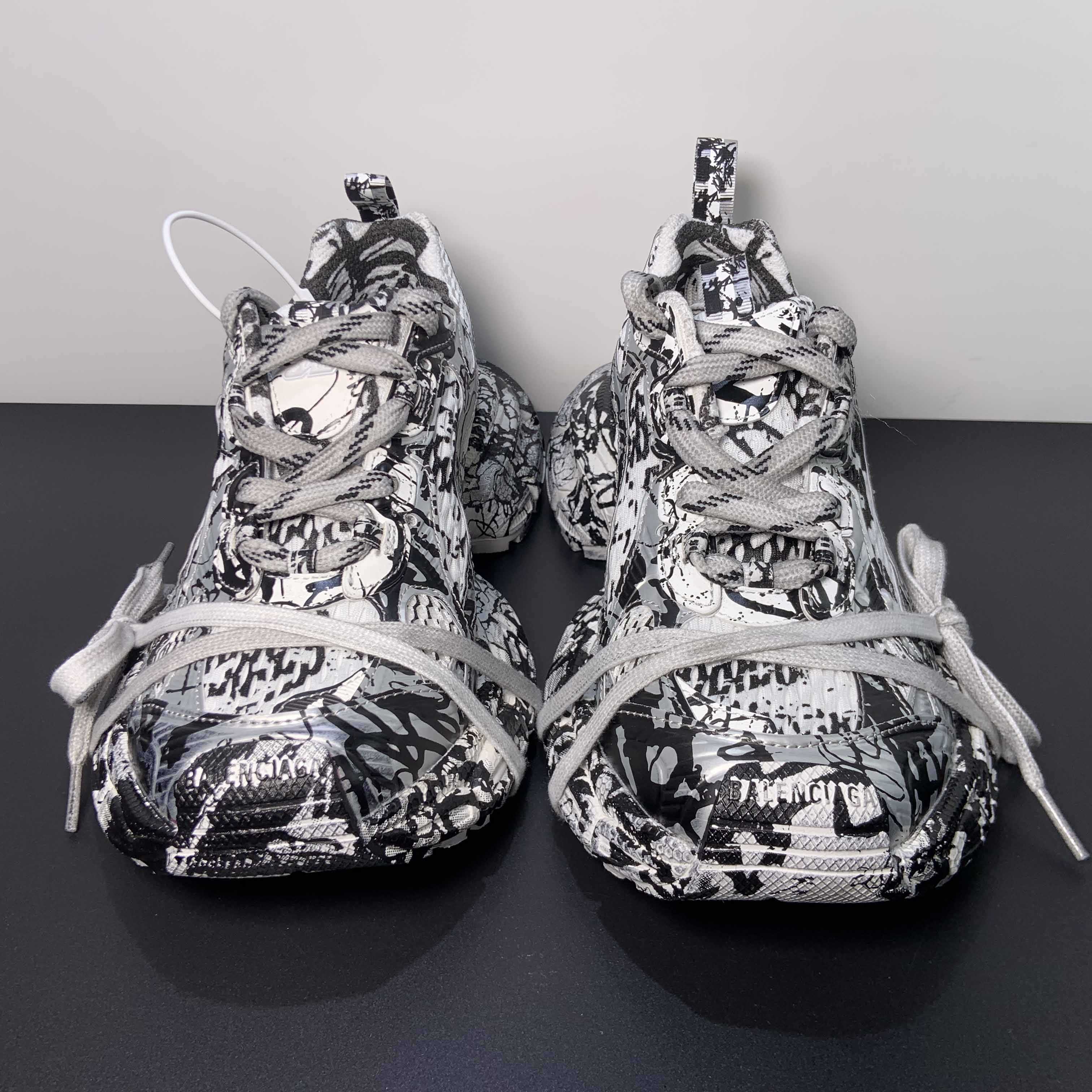 Balenciaga 3XL Extreme Graffiti Sneaker In White And Black  - DesignerGu