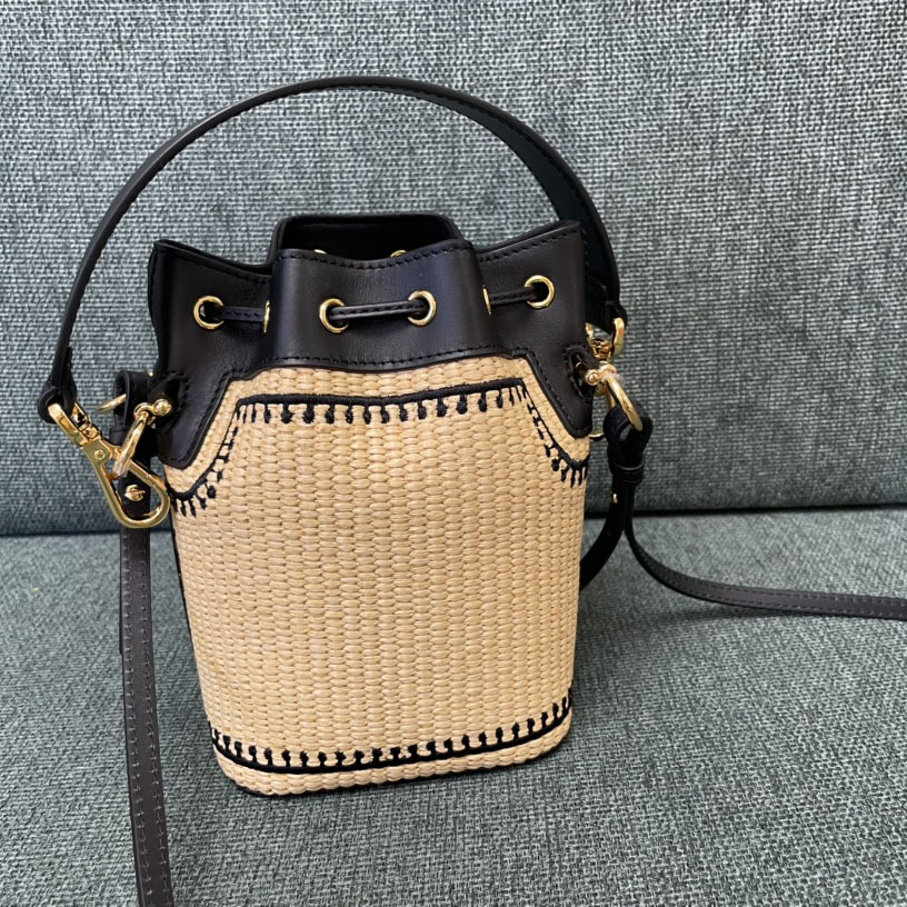 Fendi Bucket Bag (18-12-10cm) - DesignerGu