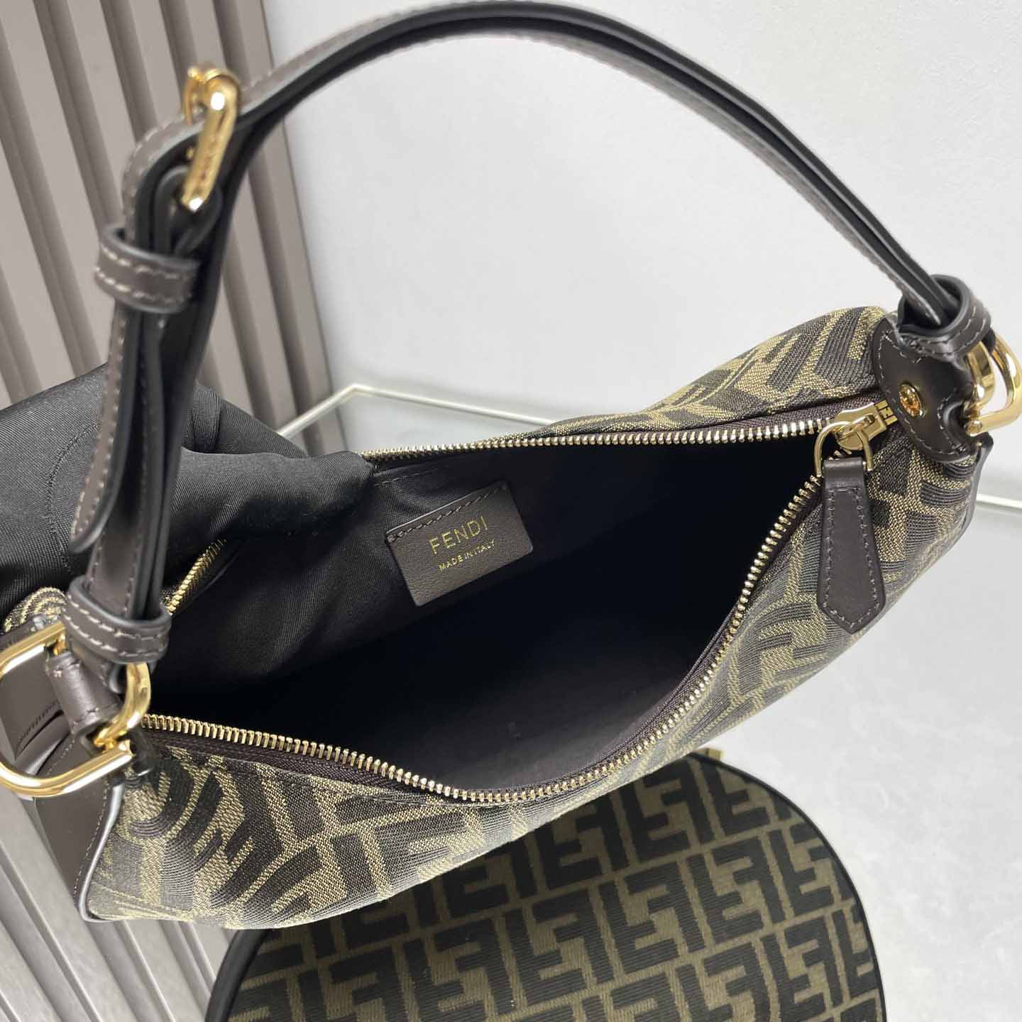 Fendi Fendigraphy Hobo Bag （29-24.5-10cm） - DesignerGu