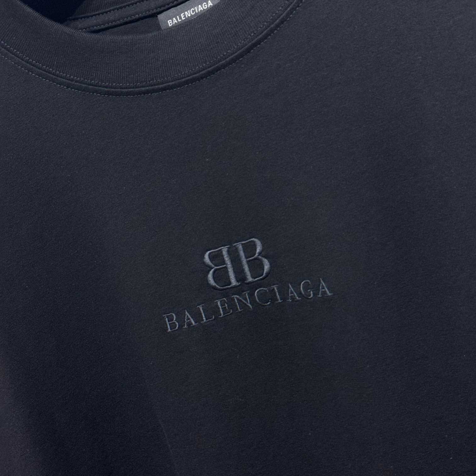 Balenciaga BB Classic Balenciaga Cropped T-Shirt Oversized In Black - DesignerGu