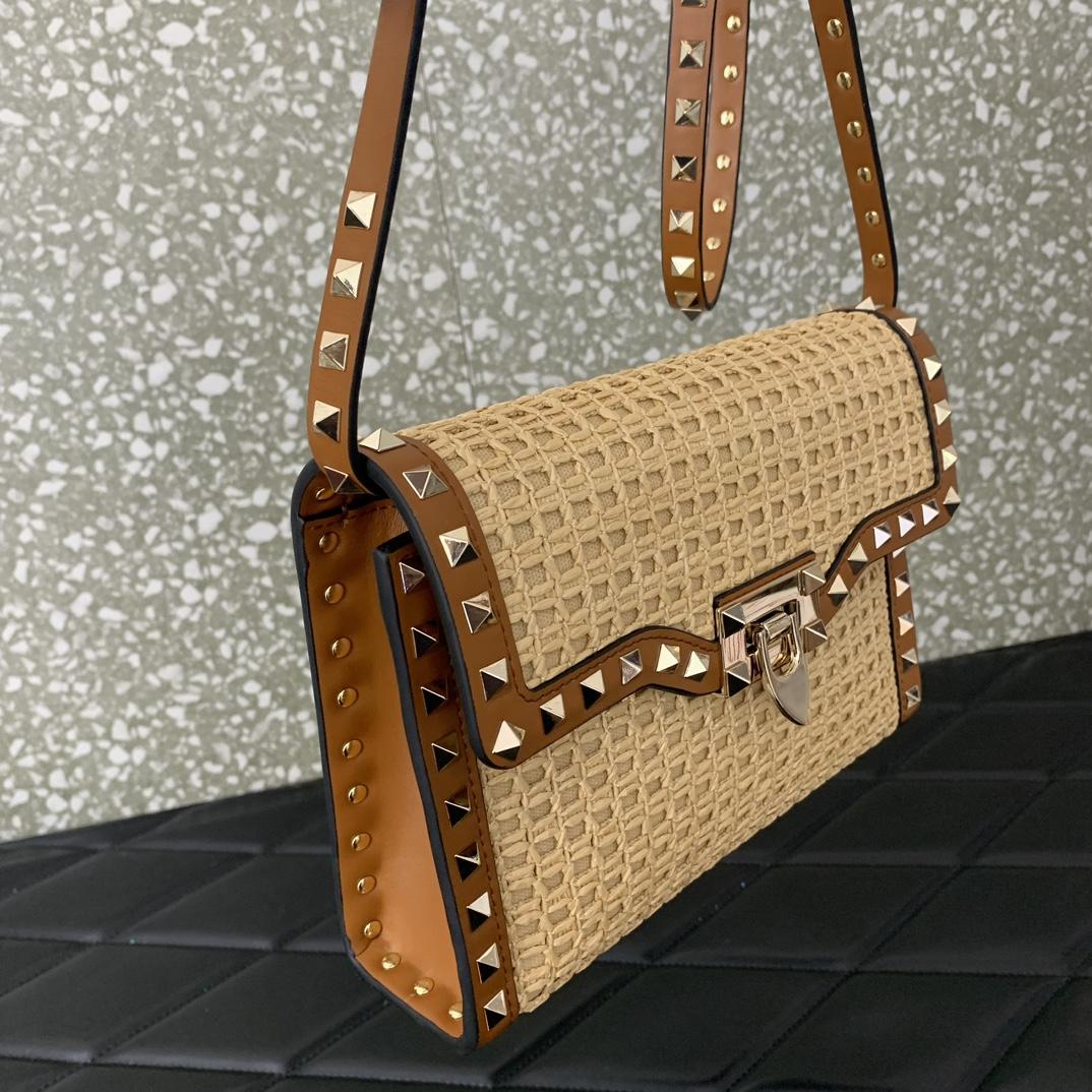 Valenti Small Rockstud Shoulder Bag in Wove Raffia(22.5-15.5-6cm) - DesignerGu