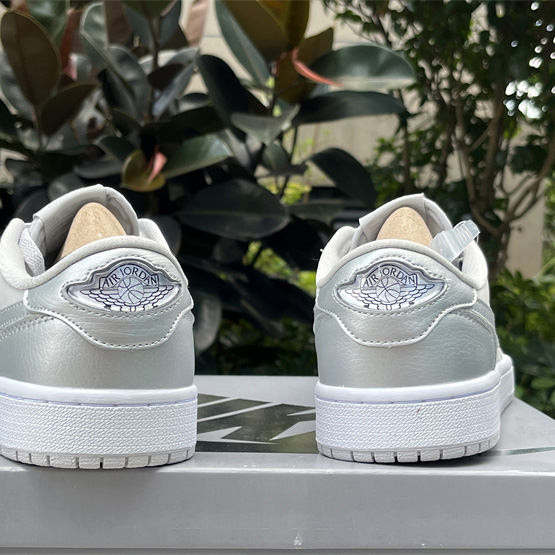 Air Jordan 1 Low OG “Metallic Silver Sneaker      CZ0790-002 - DesignerGu