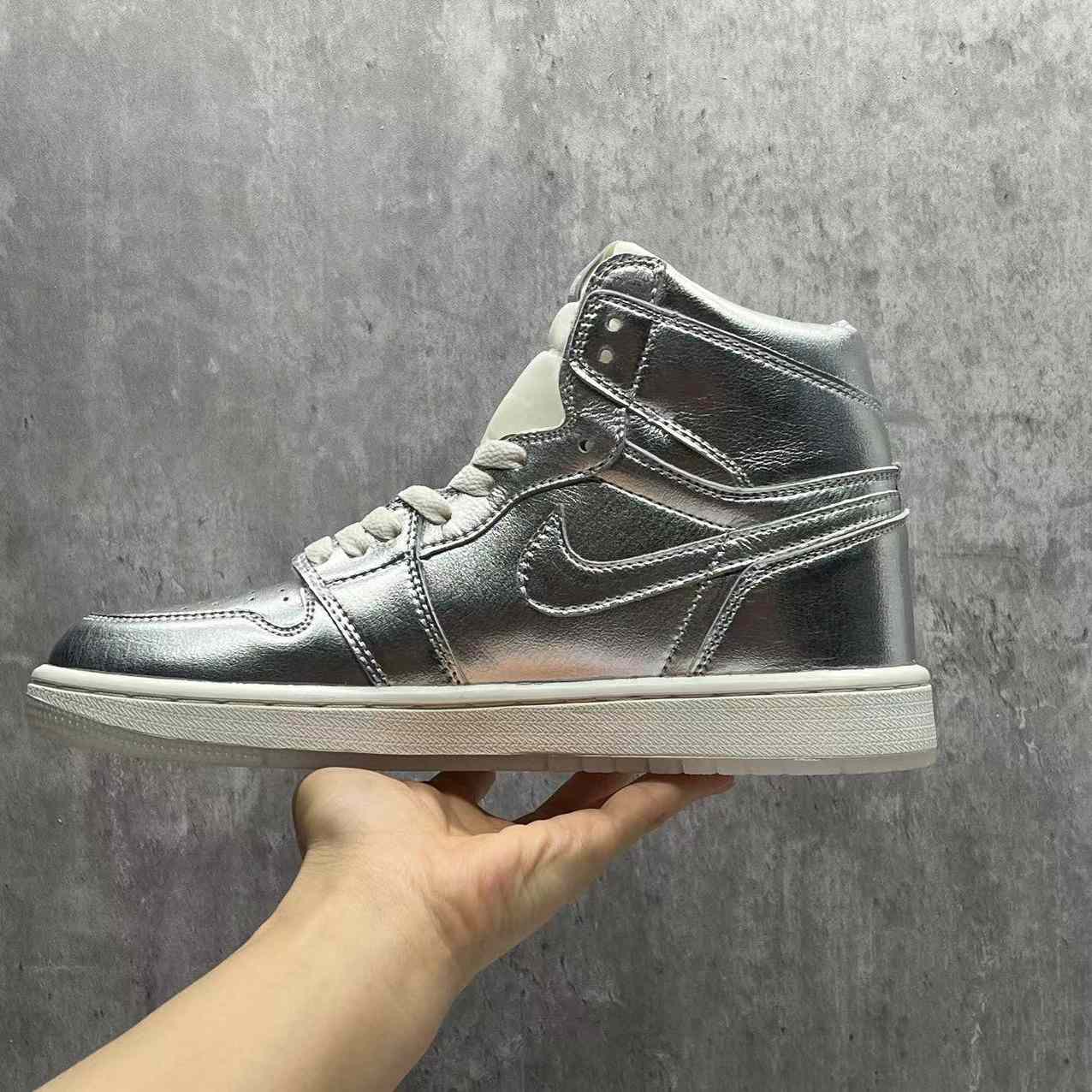 Jordan1 High OG“Chrome” Sneaker    FN7249-001 - DesignerGu