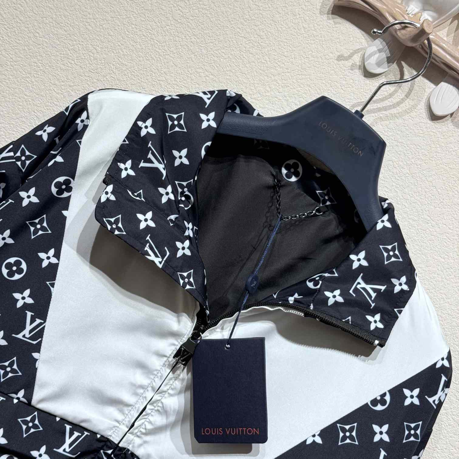 Louis Vuitton Monogram Printed Technical Track Top  1AFWJI - DesignerGu