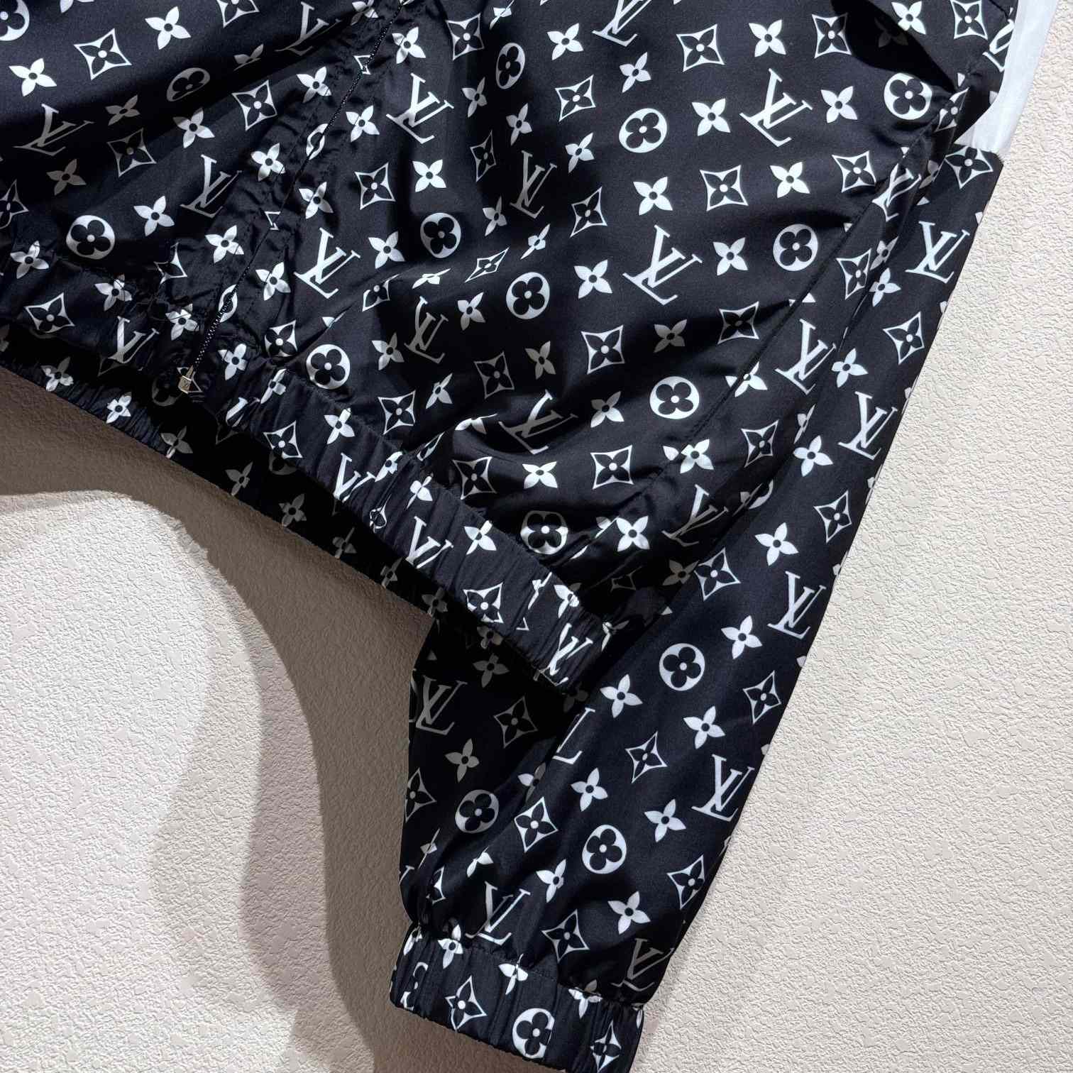 Louis Vuitton Monogram Printed Technical Track Top  1AFWJI - DesignerGu